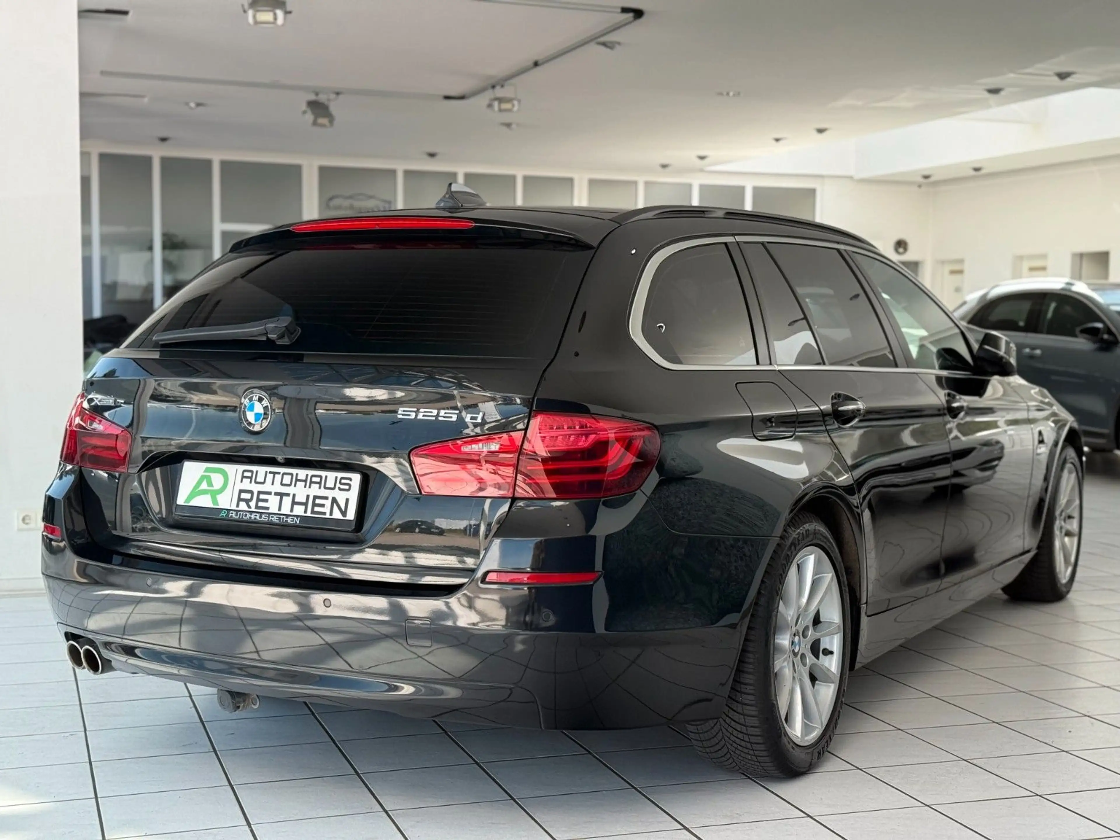 BMW 525 d xDrive Touring *AHK*SPURASS.*PDC*BI-XENON* — photo 14