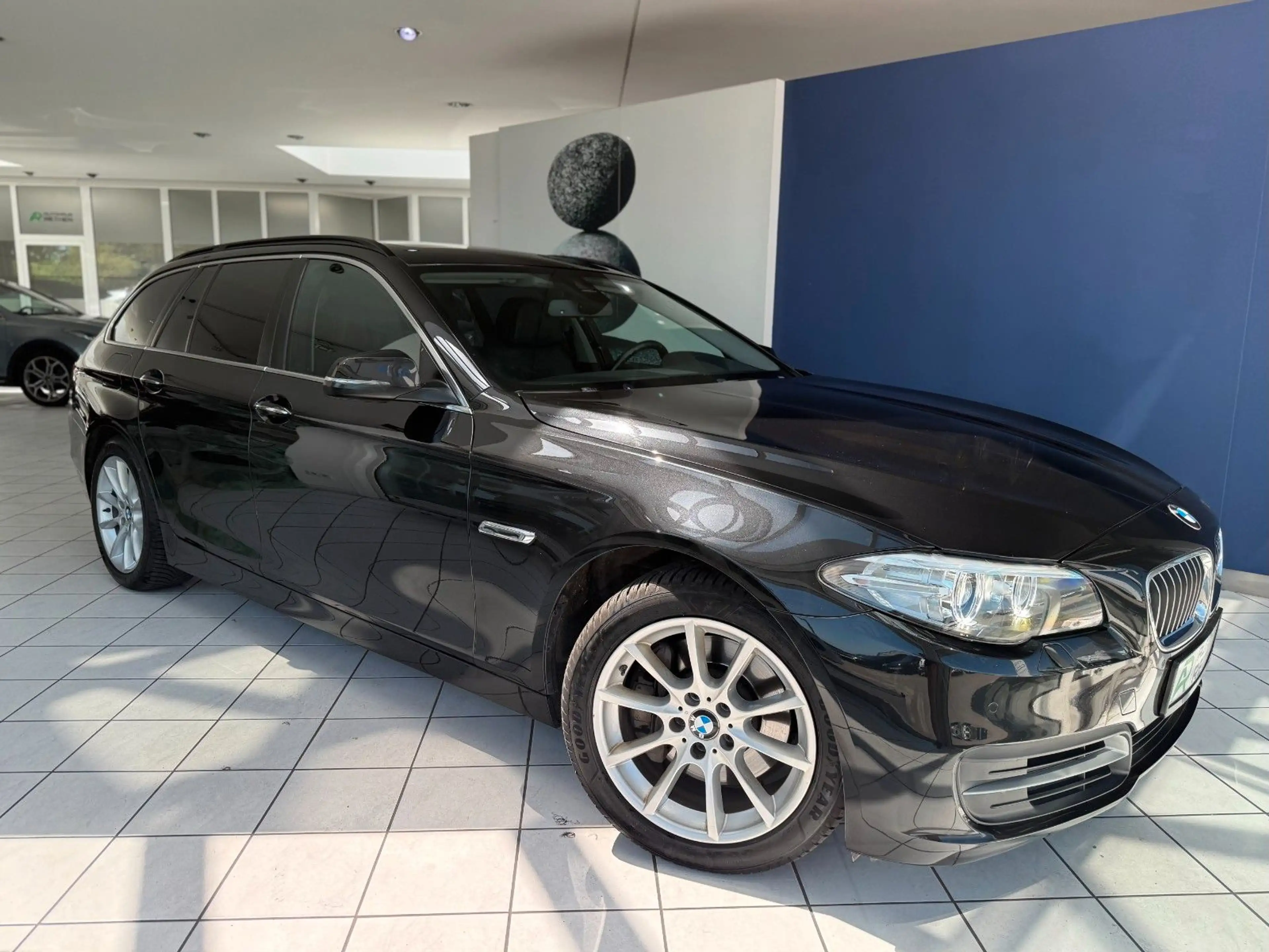 BMW 525 d xDrive Touring *AHK*SPURASS.*PDC*BI-XENON* — photo 5