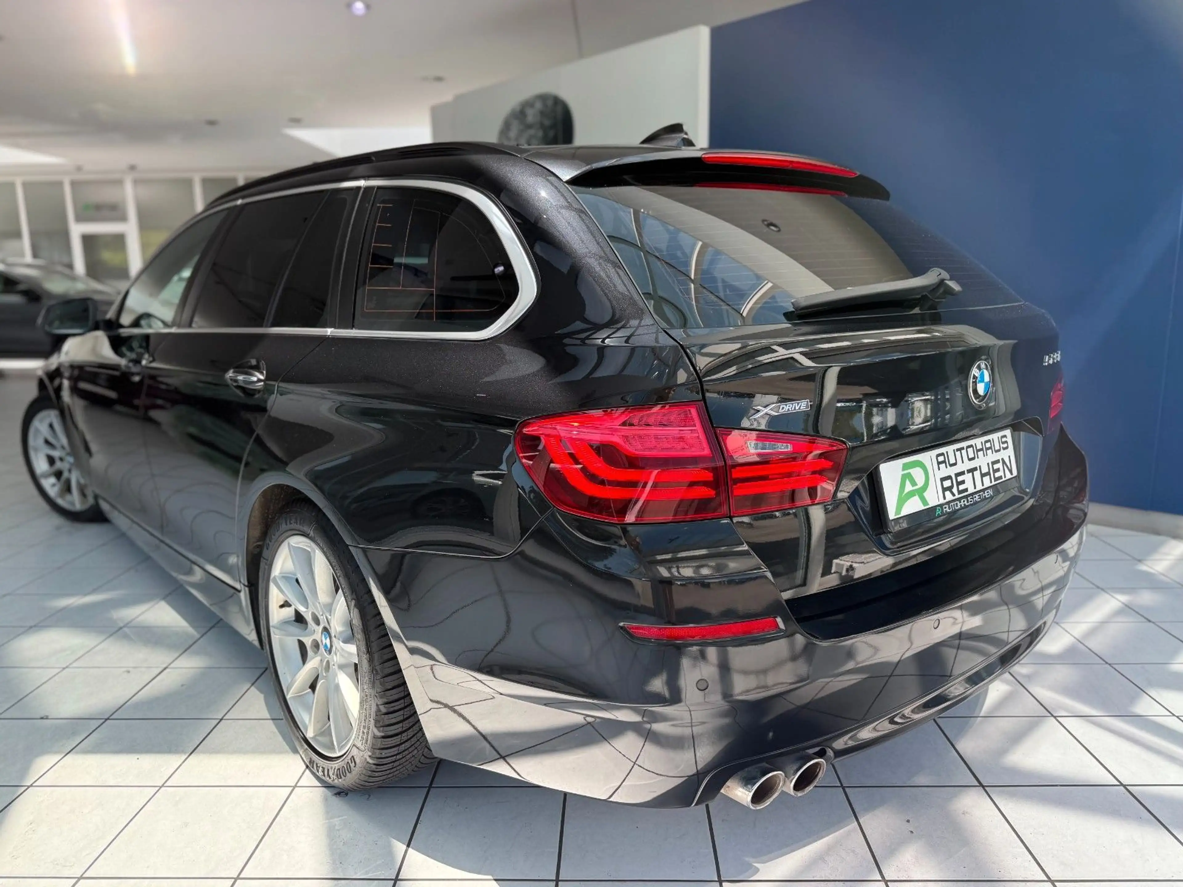 BMW 525 d xDrive Touring *AHK*SPURASS.*PDC*BI-XENON* — photo 7