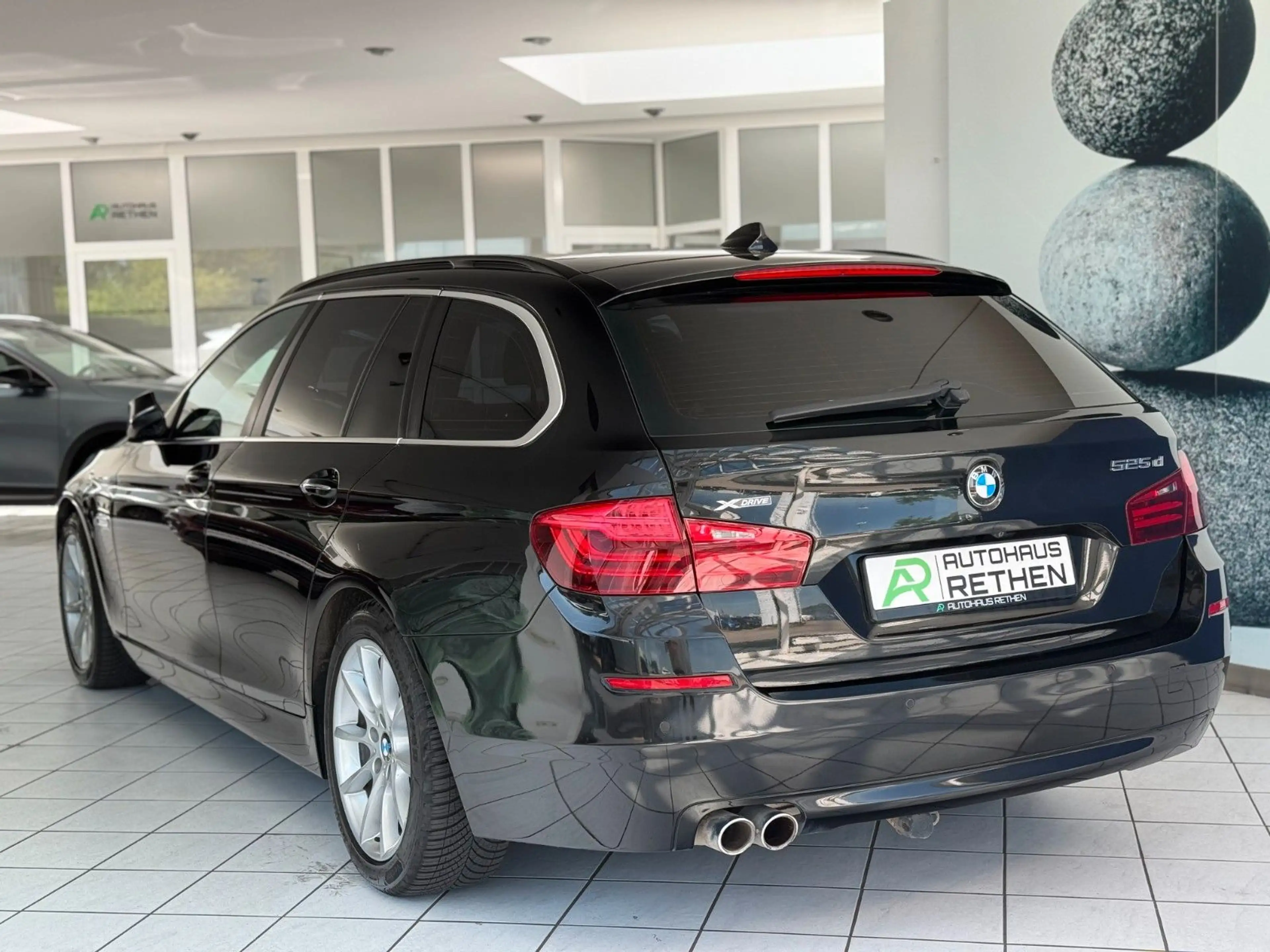 BMW 525 d xDrive Touring *AHK*SPURASS.*PDC*BI-XENON* — photo 13