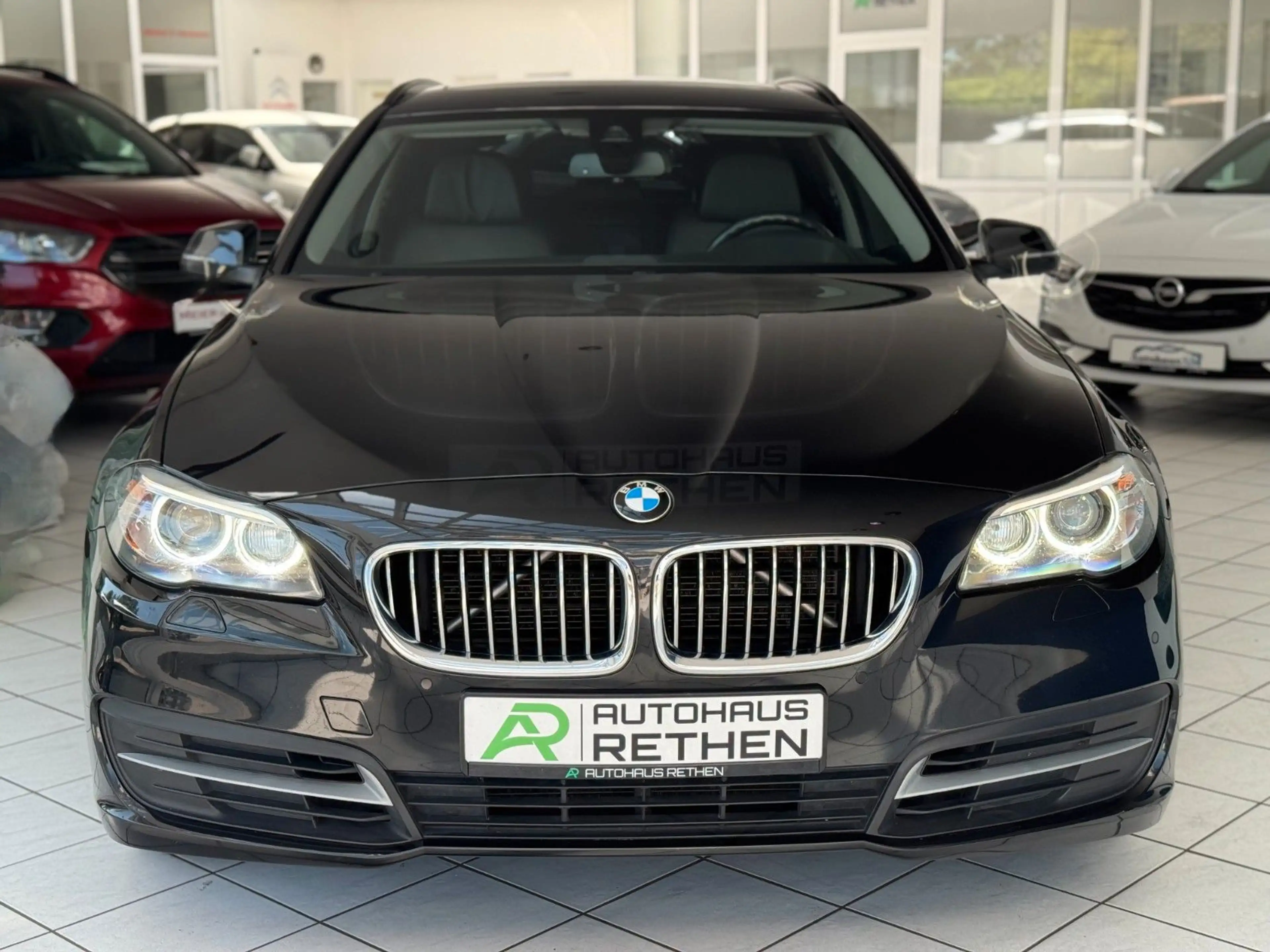 BMW 525 d xDrive Touring *AHK*SPURASS.*PDC*BI-XENON* — photo 3