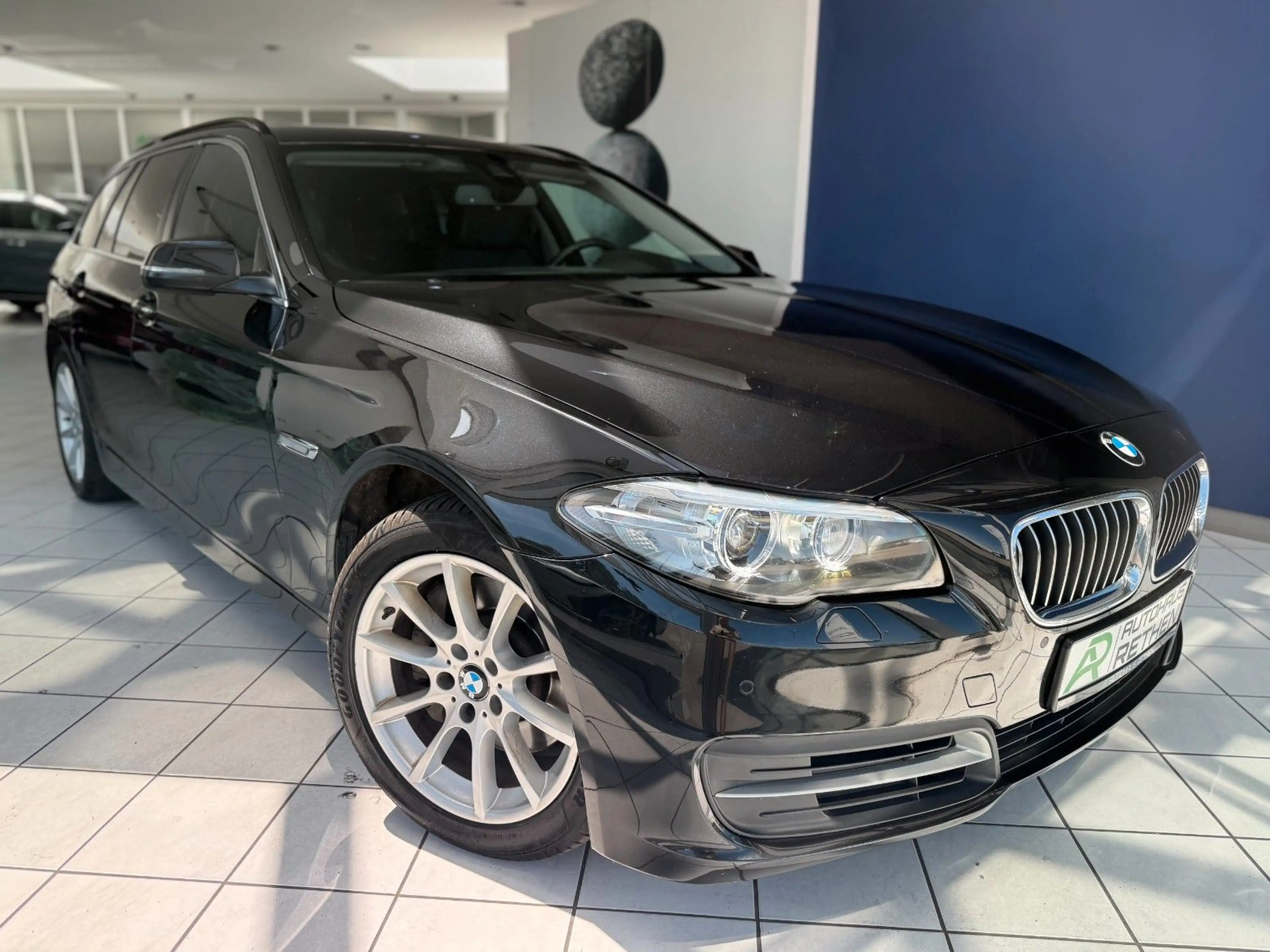 BMW 525 d xDrive Touring *AHK*SPURASS.*PDC*BI-XENON* — photo 4