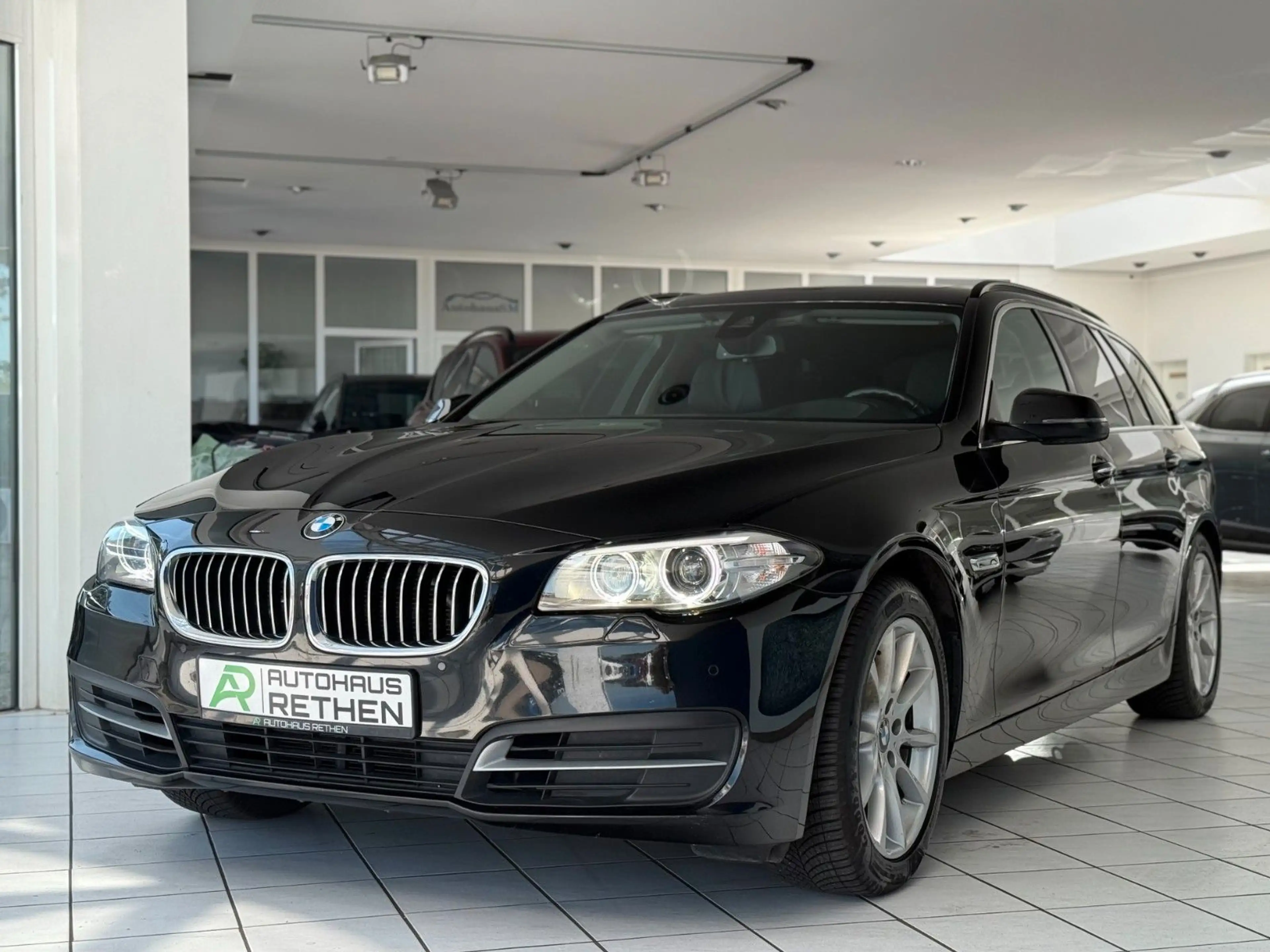 BMW 525 d xDrive Touring *AHK*SPURASS.*PDC*BI-XENON* — photo 11
