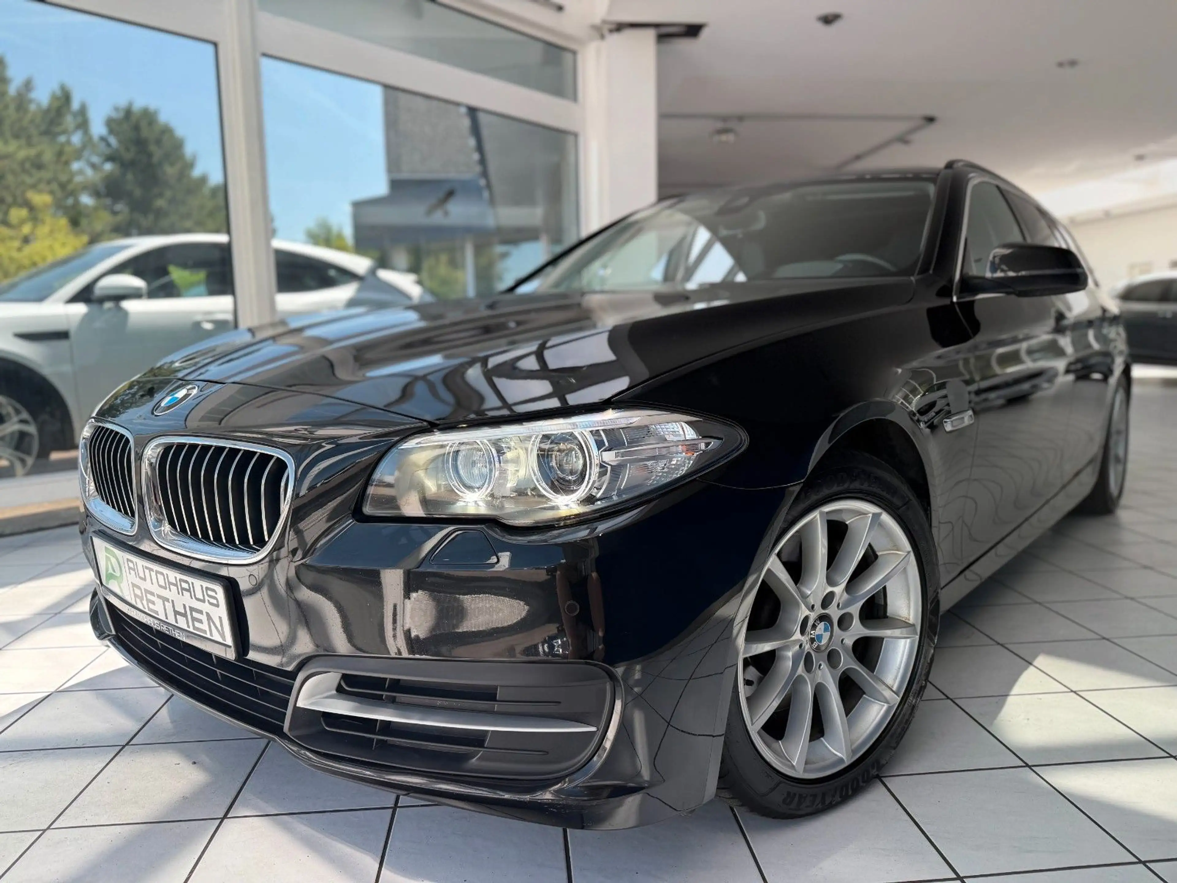 BMW 525 d xDrive Touring *AHK*SPURASS.*PDC*BI-XENON*