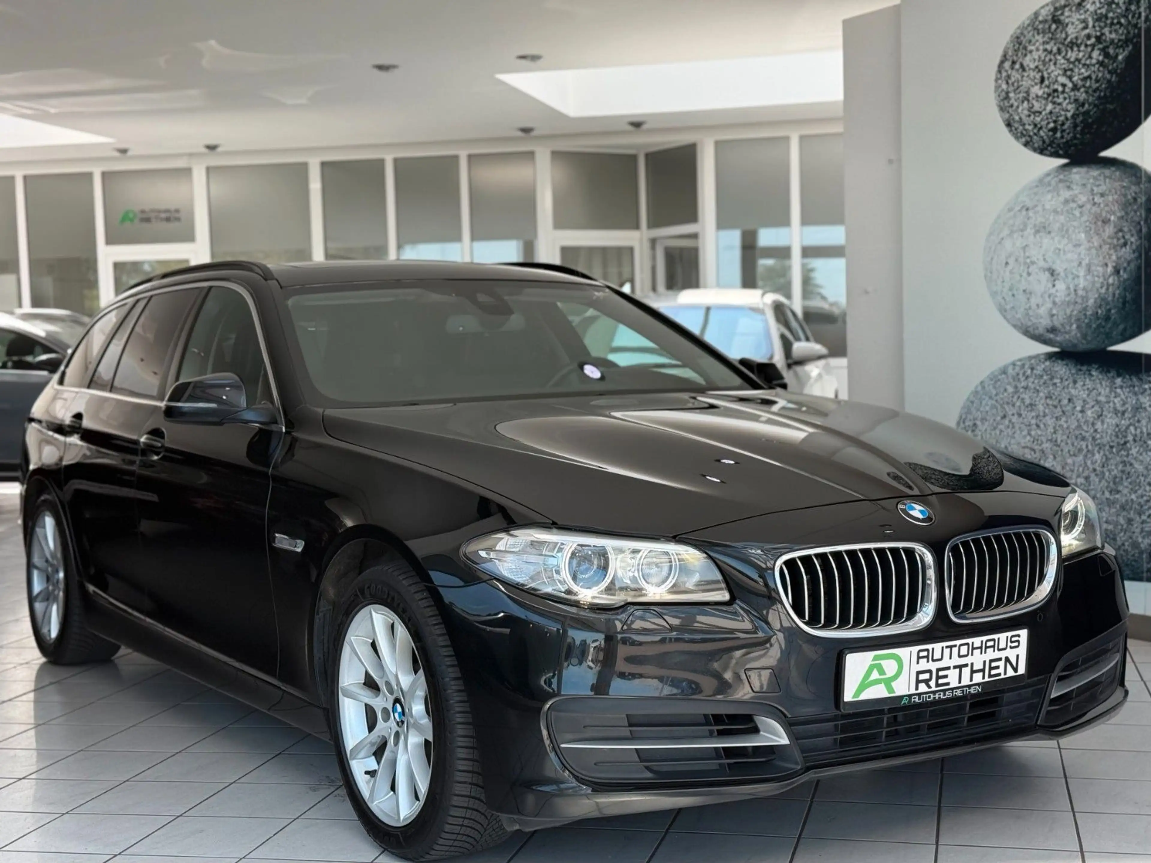 BMW 525 d xDrive Touring *AHK*SPURASS.*PDC*BI-XENON* — photo 12