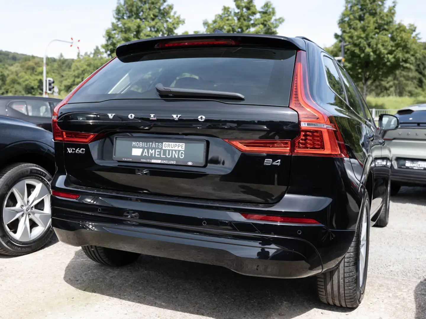 Volvo XC60 B4 Core KEYLESS PDC KAMERA NAVI LED Schwarz - 2