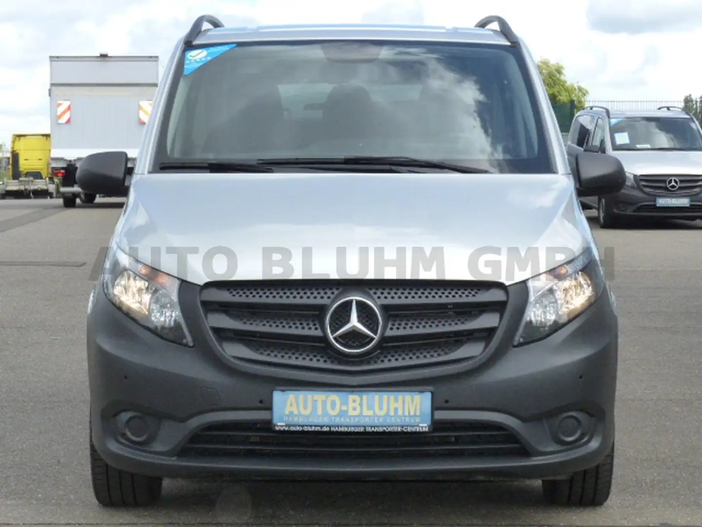 Mercedes-Benz Vito 114 CDI Mixto Compact 4X4 Klima Stdhzg Navi Plateado - 2