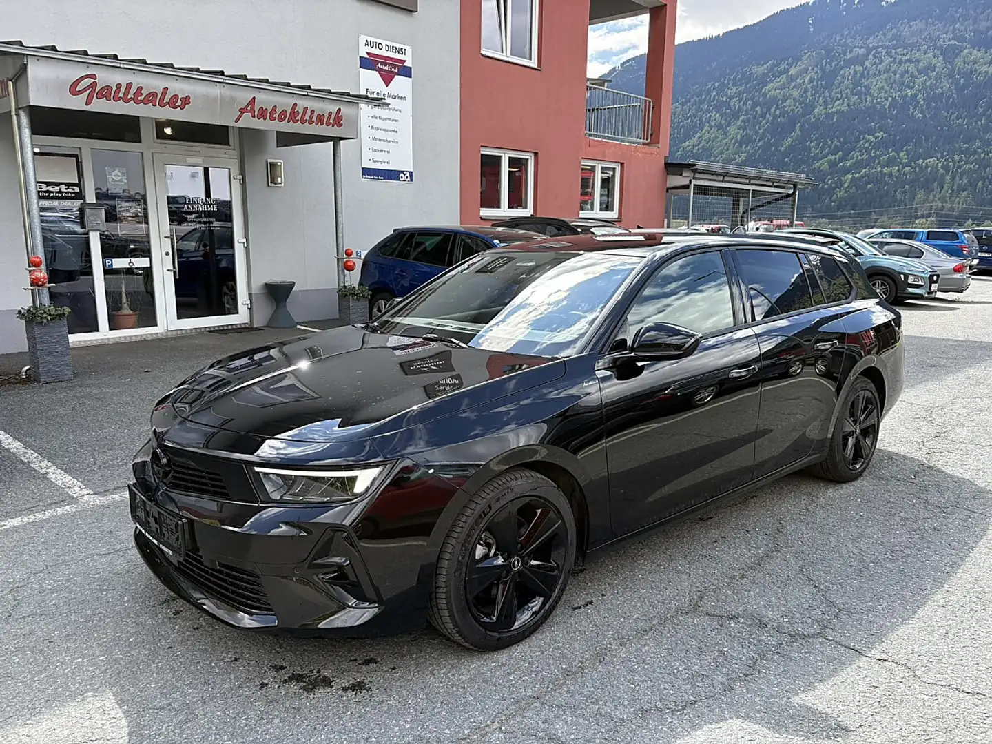Opel Astra ST 1,2 Turbo GS Aut. Schwarz - 1