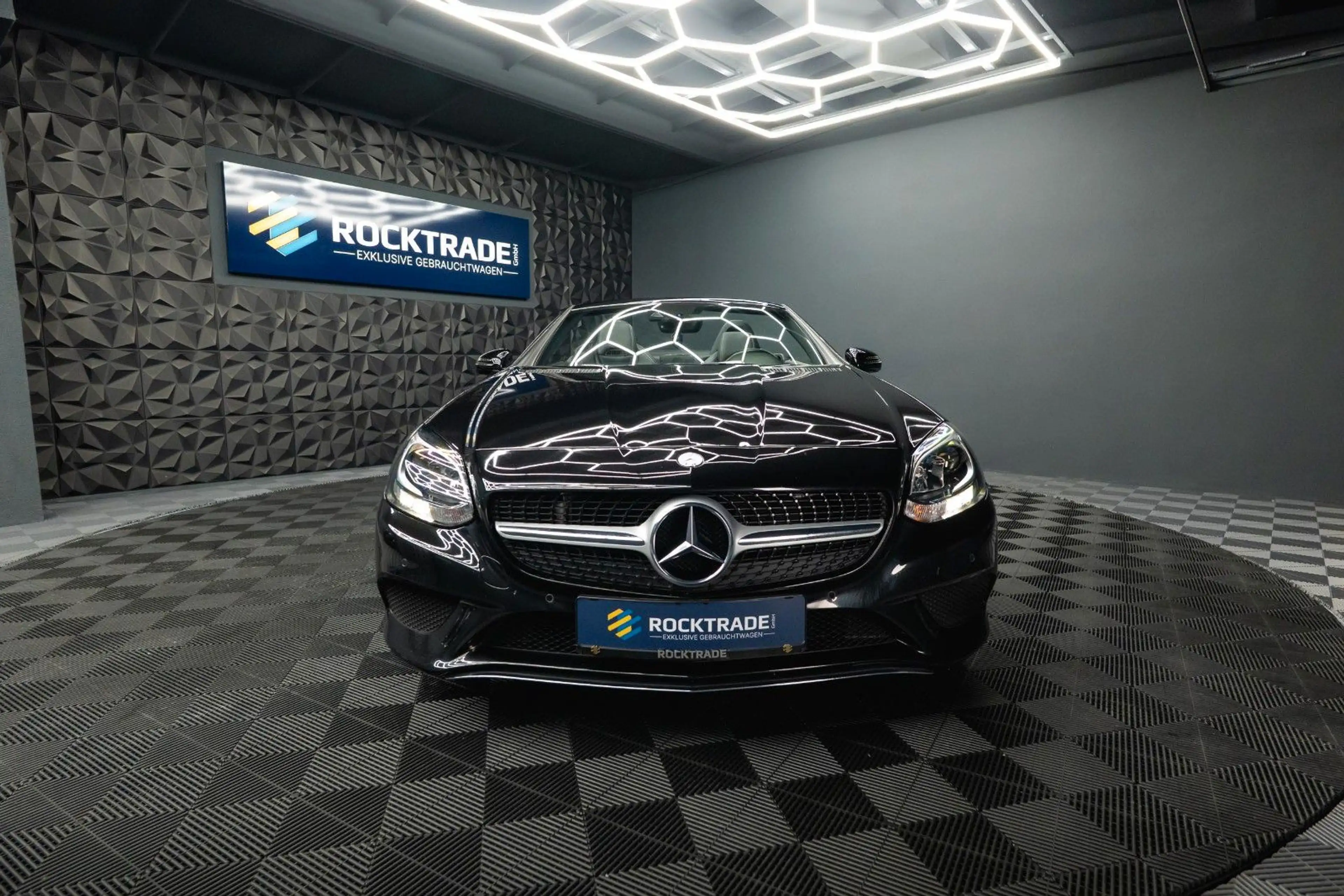 Mercedes-Benz SLC 200 Roadster Sport *Sportabgas*Pano*Navi* — photo 4