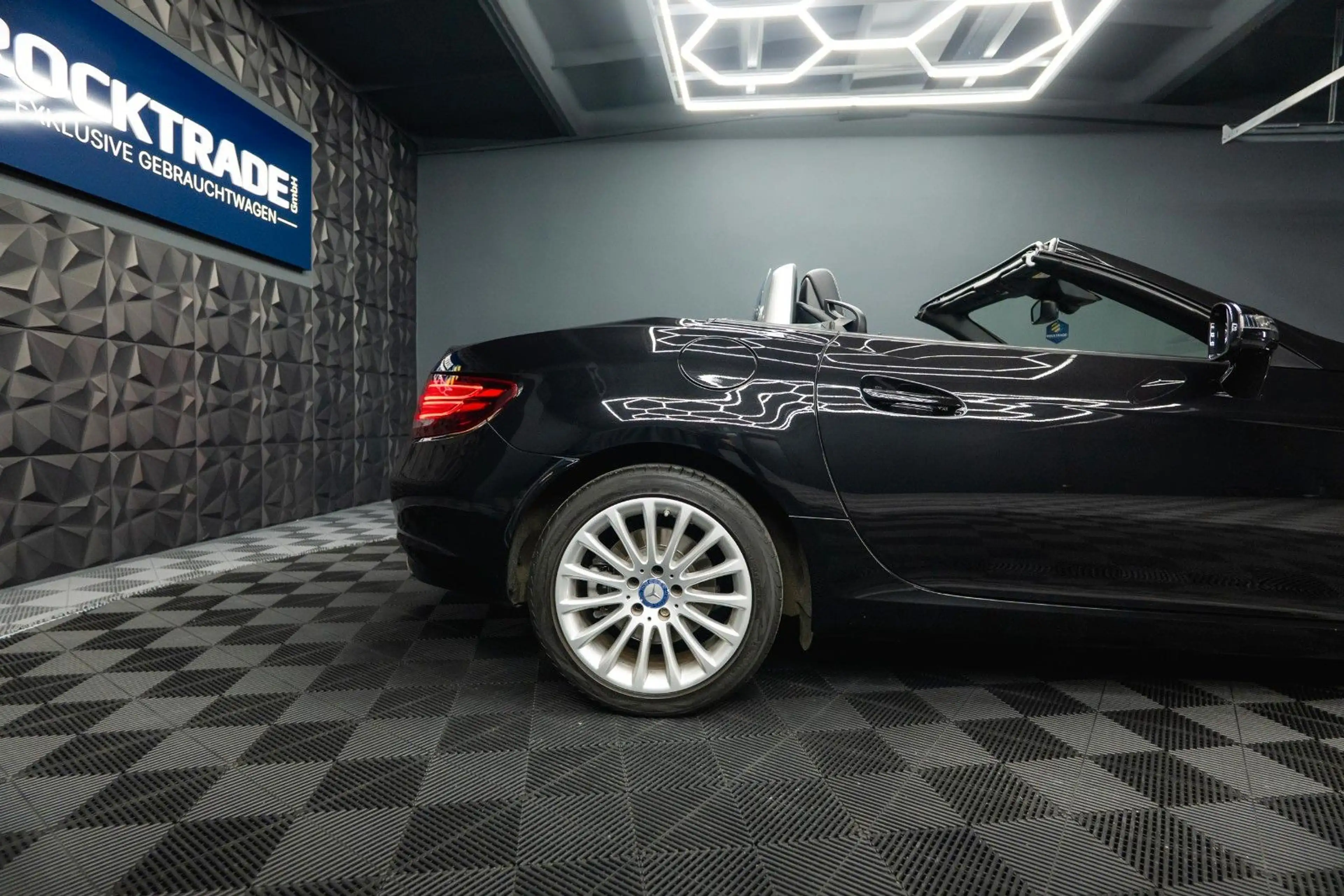Mercedes-Benz SLC 200 Roadster Sport *Sportabgas*Pano*Navi* — photo 9