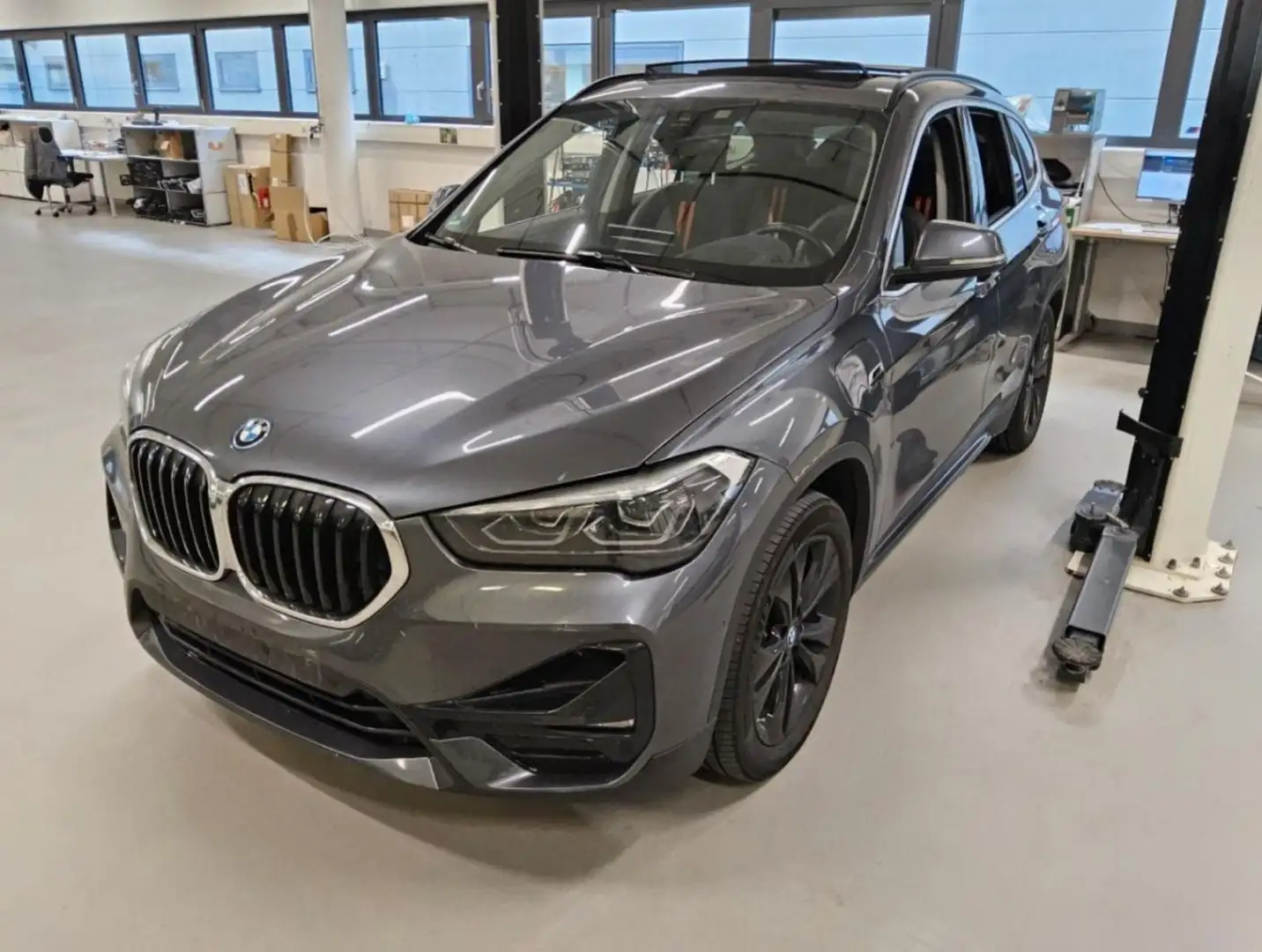 BMW X1 xDr25e M Sport PANO*DA-Plus*LED*Head-Up*HiFi Grau - 1
