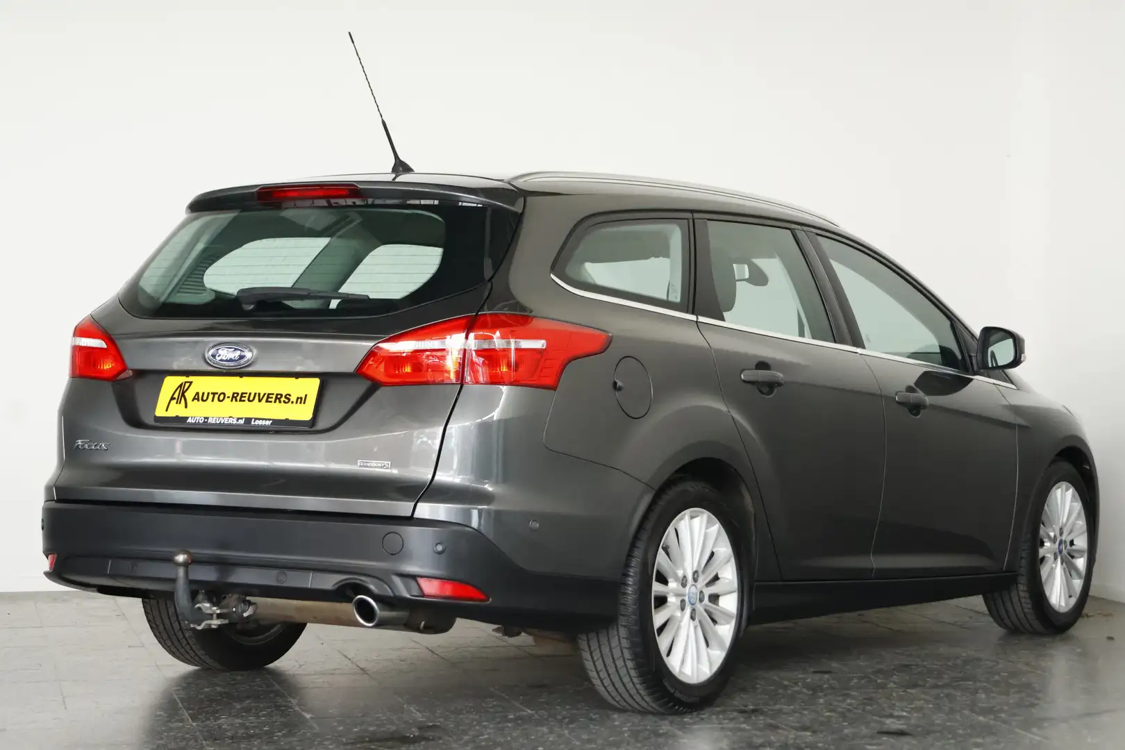 Ford Focus Wagon 1.5 Titanium / Navi / 4S band / Clima / Crui Gris - 2