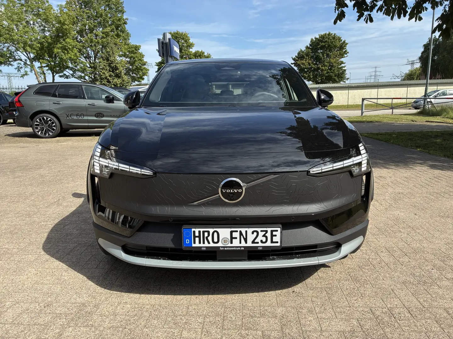 Volvo EX30 Cross Country Ultra Twin Motor Performance Schwarz - 2