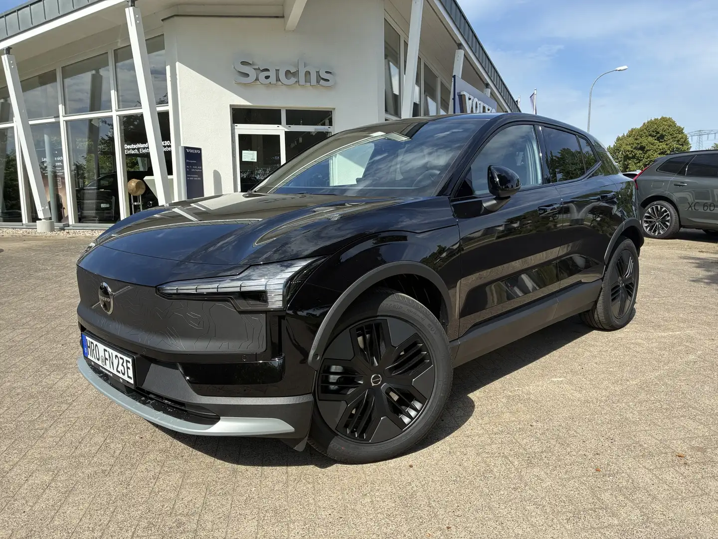 Volvo EX30 Cross Country Ultra Twin Motor Performance Schwarz - 1