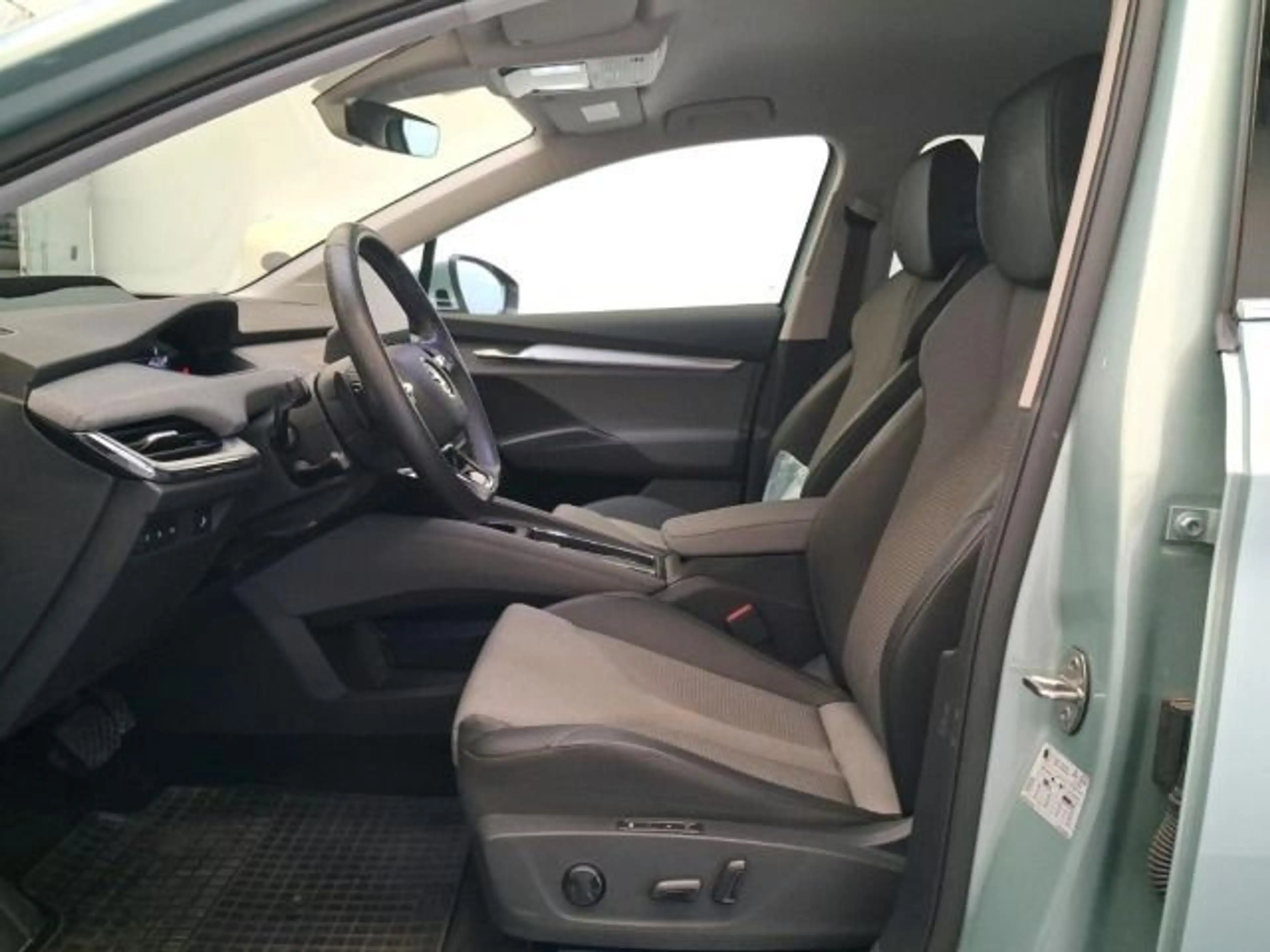 Skoda Enyaq iV 80x 4x4 LOFT MATRIX+NAVI+AHK+WäPu+360° — photo 4