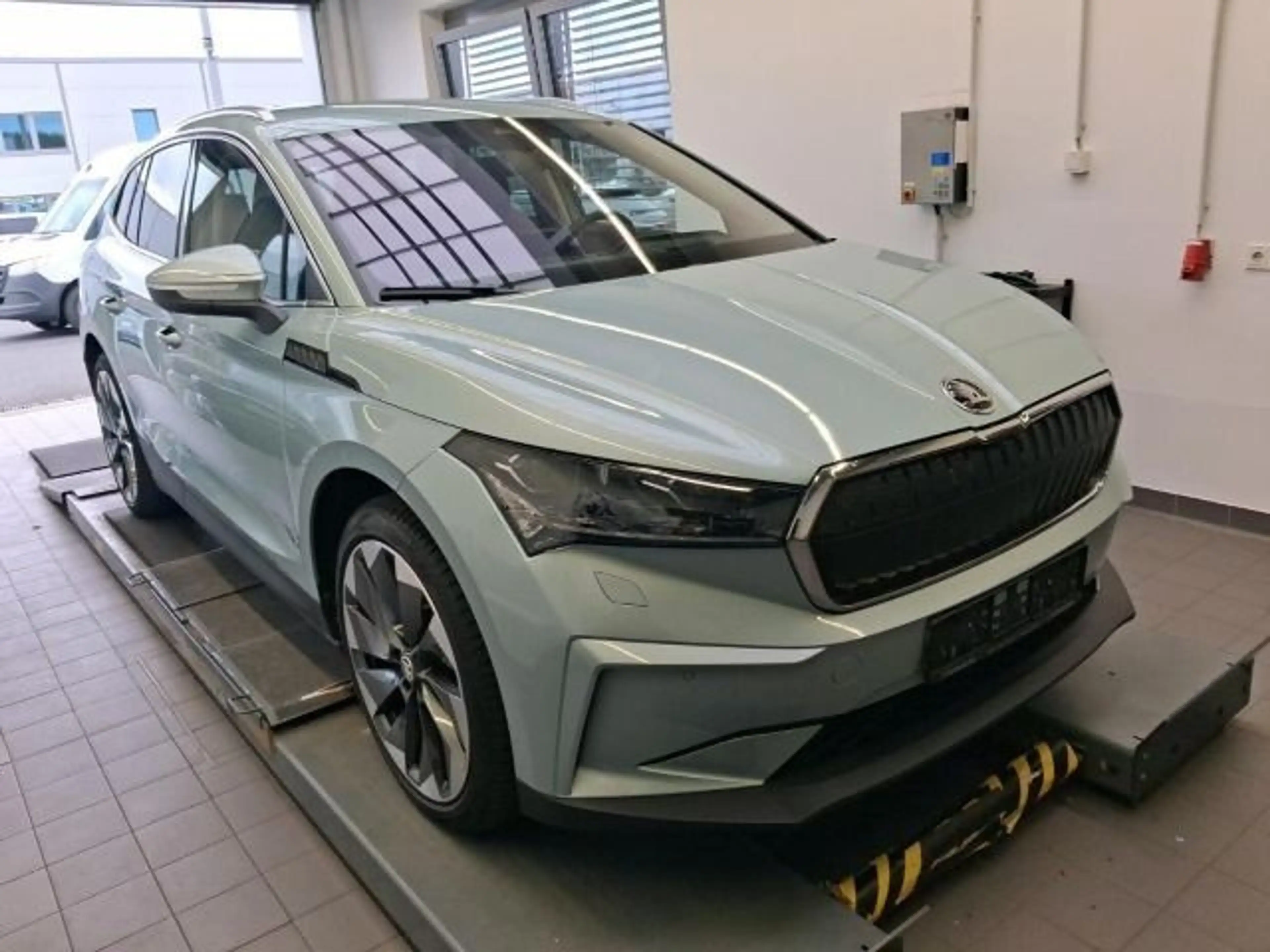 Skoda Enyaq iV 80x 4x4 LOFT MATRIX+NAVI+AHK+WäPu+360° — photo 2