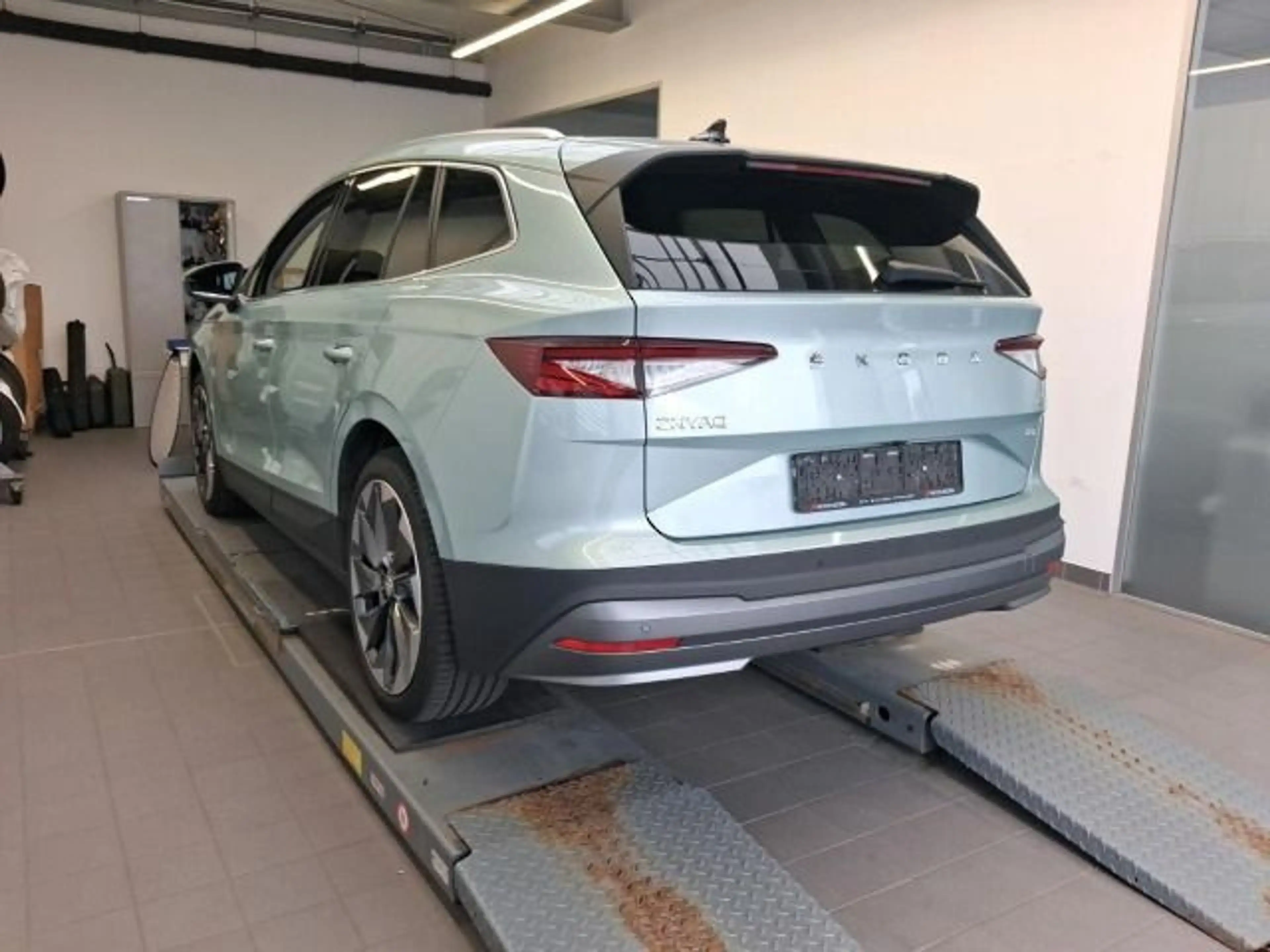 Skoda Enyaq iV 80x 4x4 LOFT MATRIX+NAVI+AHK+WäPu+360° — photo 3