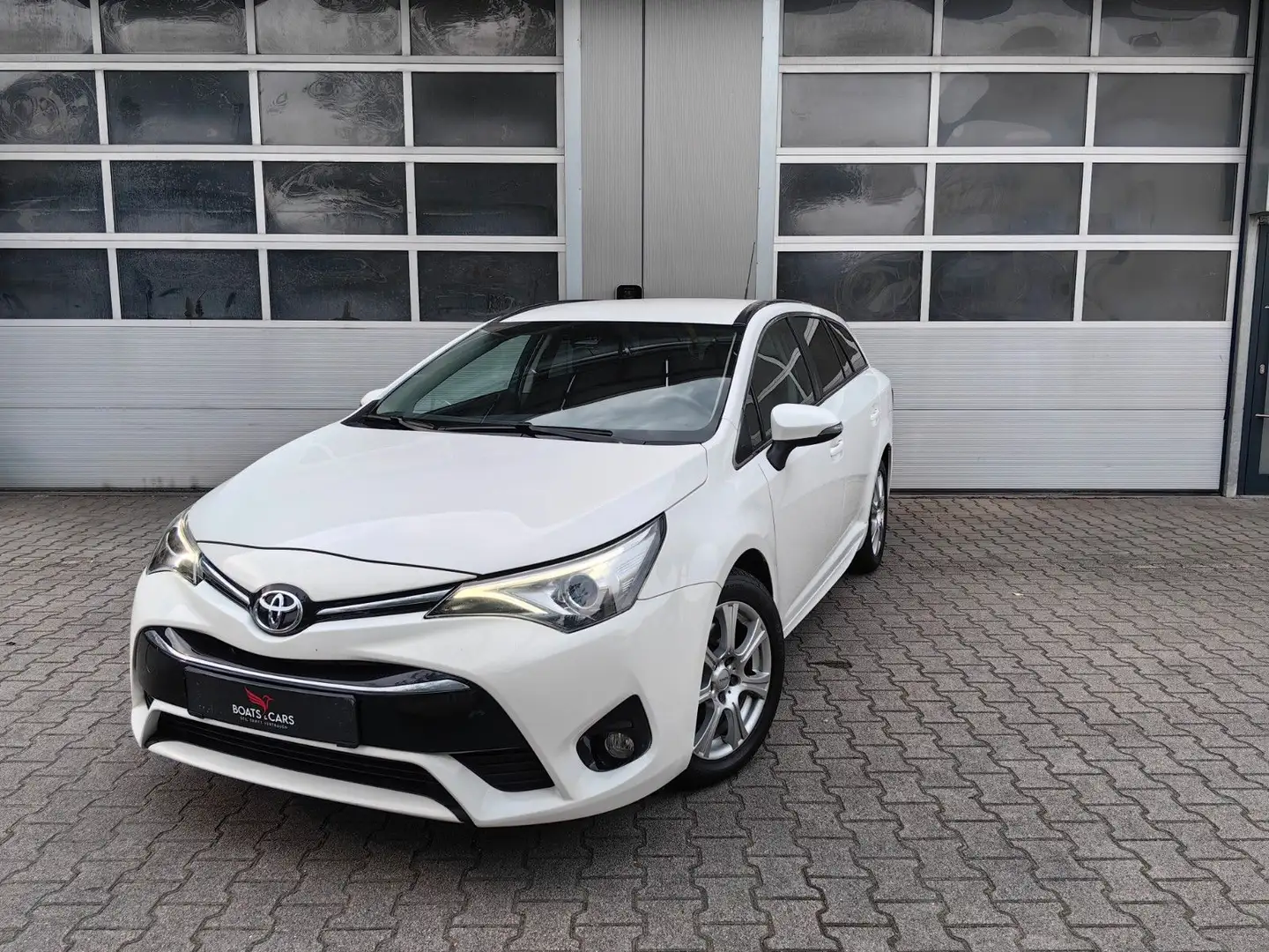 Toyota Avensis SportsBusiness Edition ACC|SPUR|NAVI|SHZ Weiß - 1