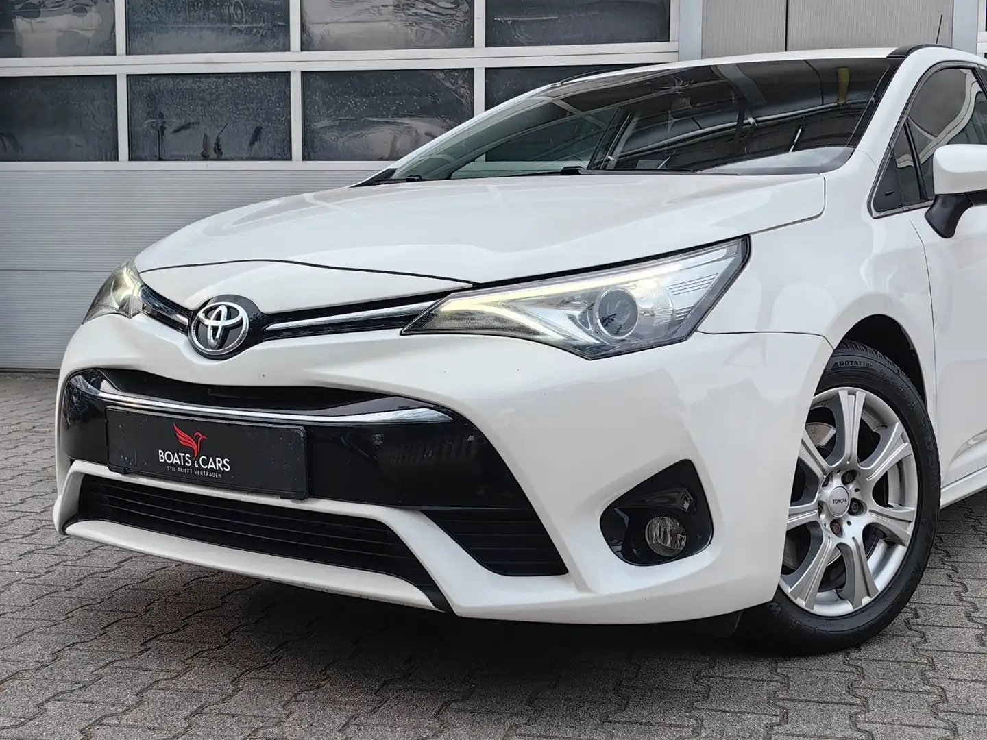Toyota Avensis SportsBusiness Edition ACC|SPUR|NAVI|SHZ Weiß - 2
