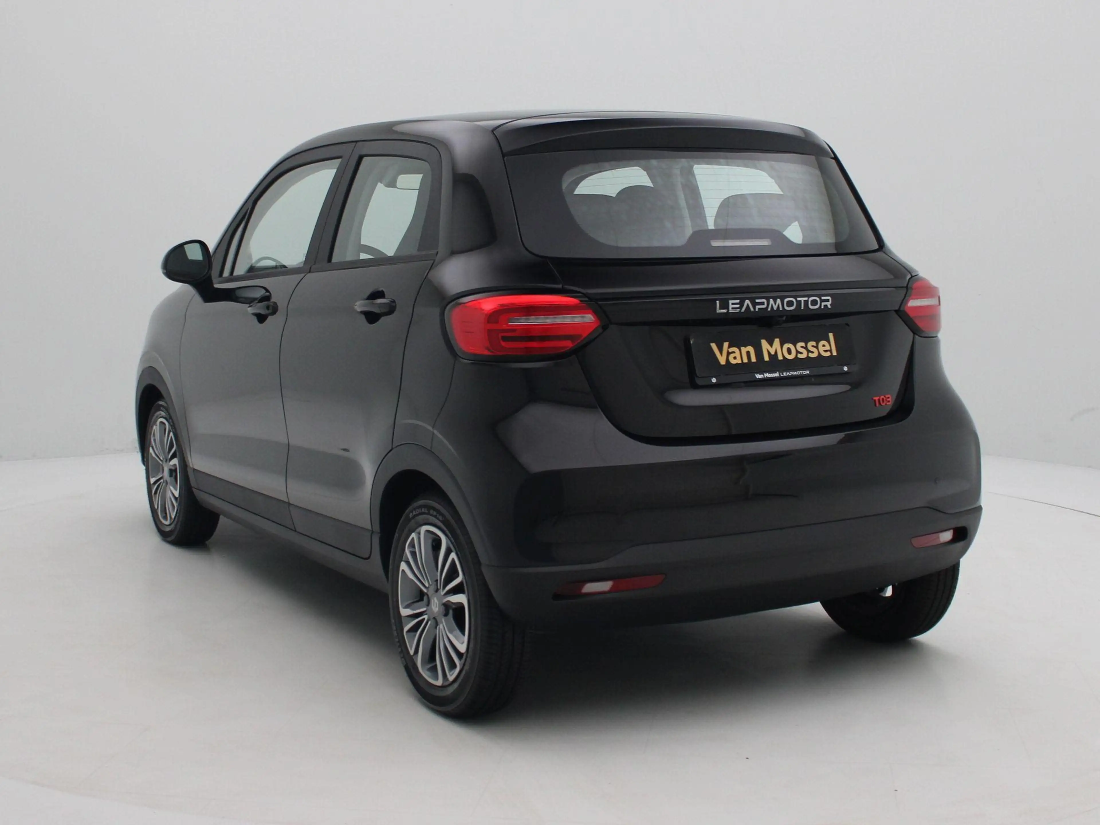 Leapmotor T03 Design 37.3 kWh | VOORRAAD VOORDEEL | PANORAMA DAK — photo 2
