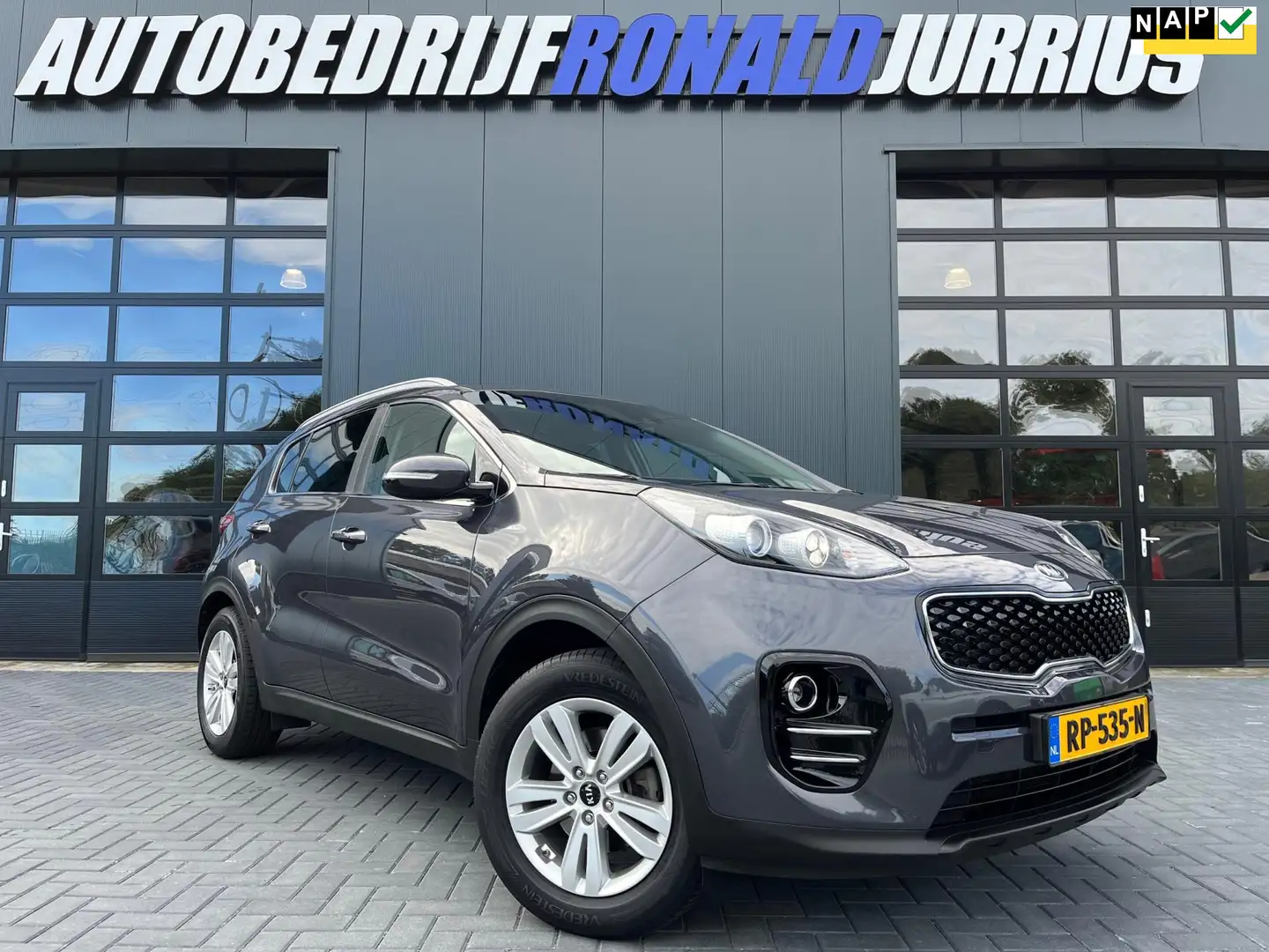 Kia Sportage 1.6 GDI DynamicLine NL.Auto/Trekhaak/Navigatie/Led Grau - 1