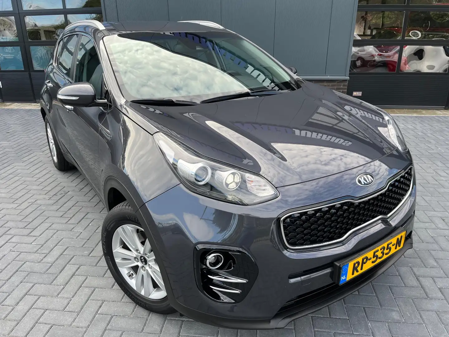 Kia Sportage 1.6 GDI DynamicLine NL.Auto/Trekhaak/Navigatie/Led Grau - 2