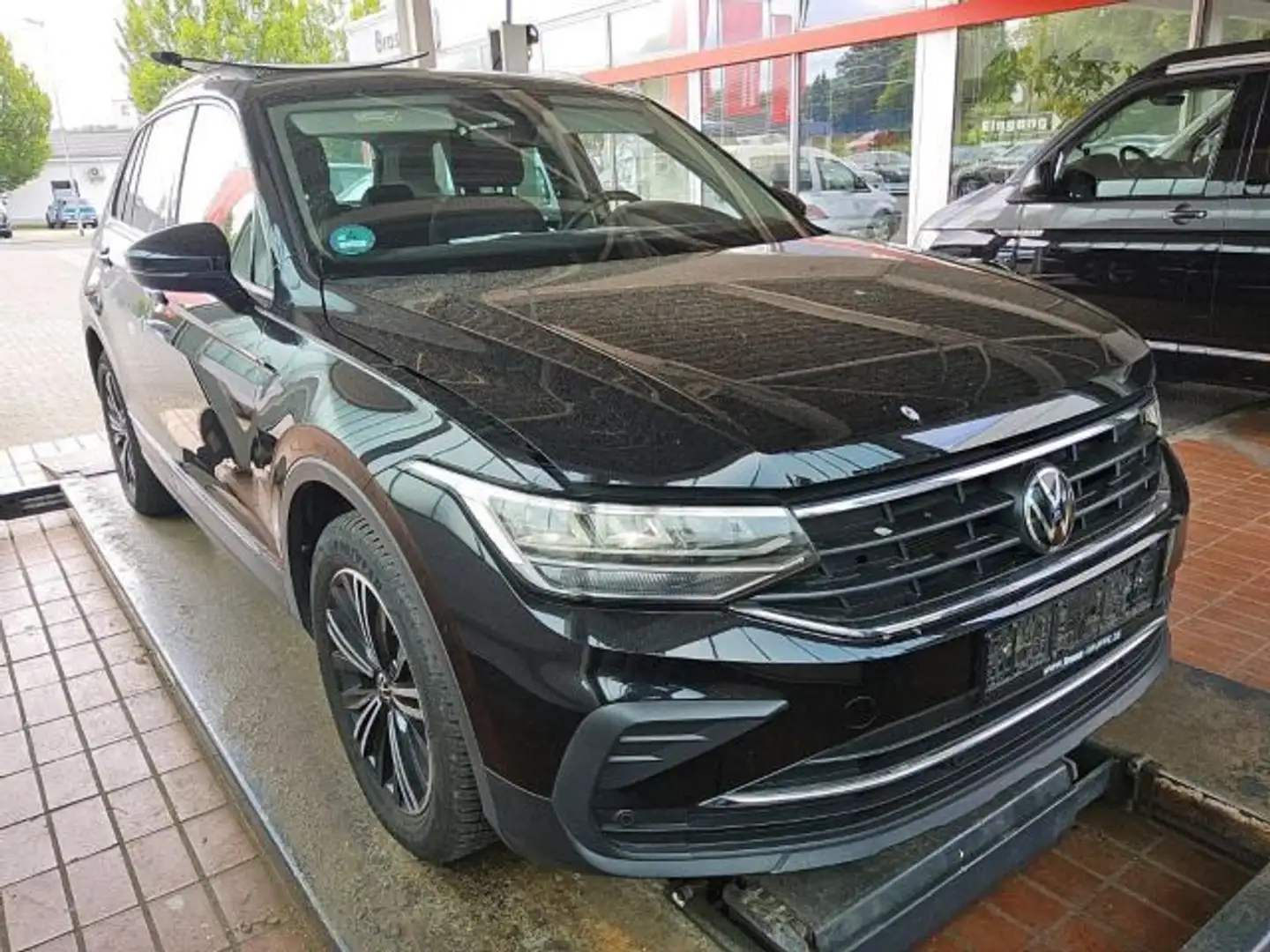 Volkswagen Tiguan 2.0 TDI DSG ACTIVE LED VIRTUAL KAMERA AHK Schwarz - 2