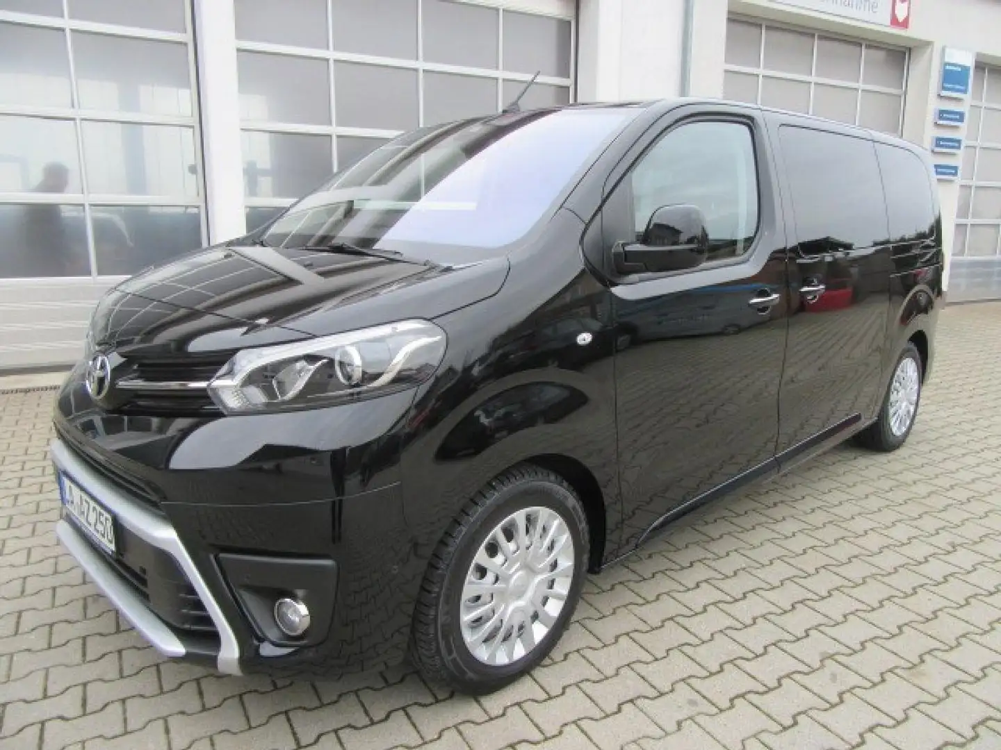 Toyota Proace L1 Executive Schwarz - 1