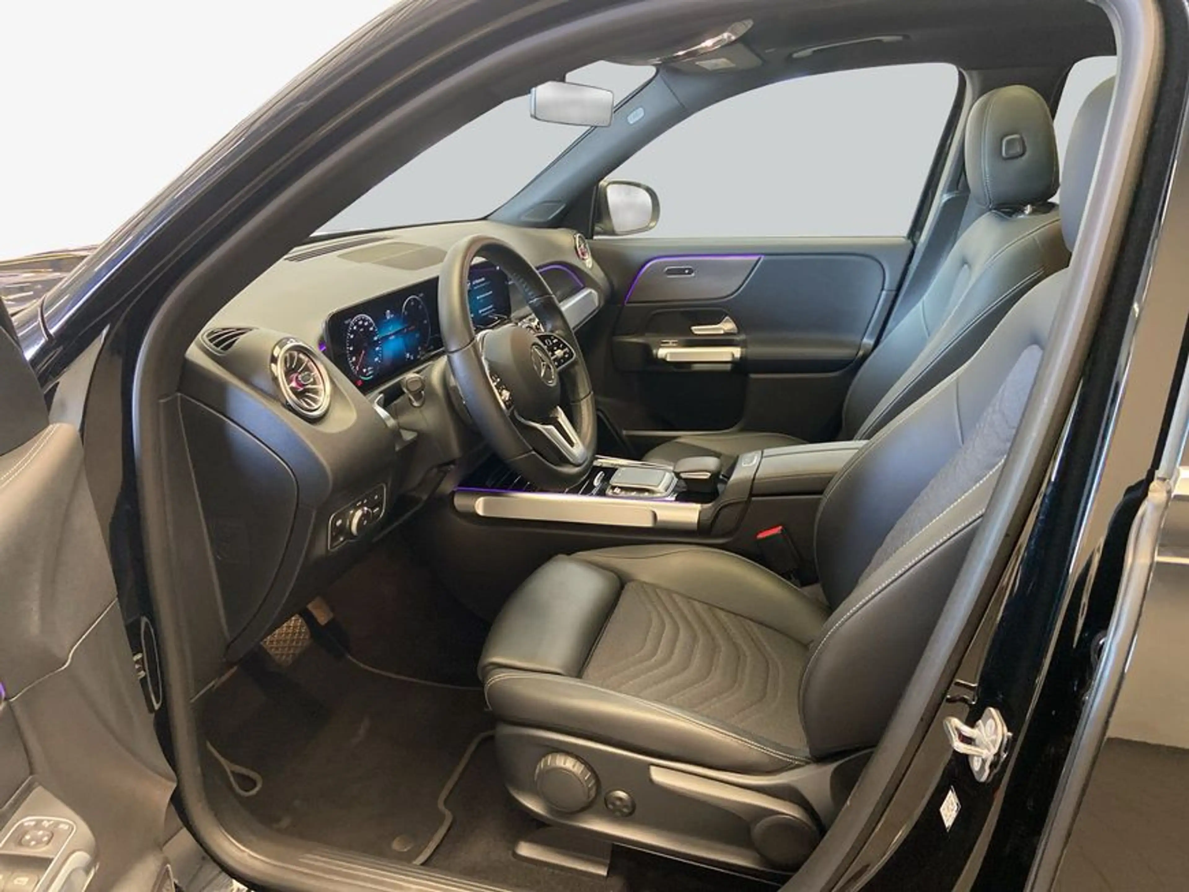 Mercedes-Benz EQB 300 EQB — photo 10