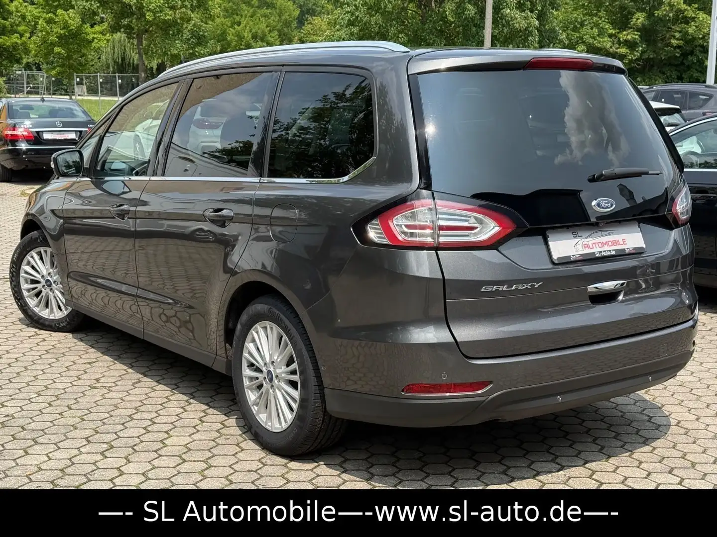 Ford Galaxy 2,0 TDCI Titanium 7-Sitzer Panorama Grigio - 2
