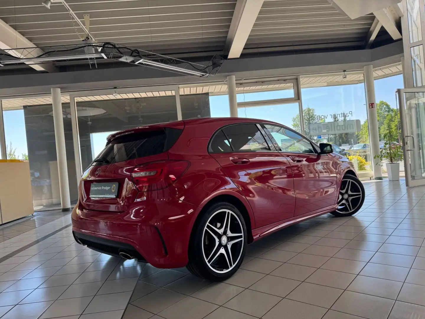 Mercedes-Benz A 180 Night-Paket*Bi-Xenon*AMG*Kamera* Rot - 2