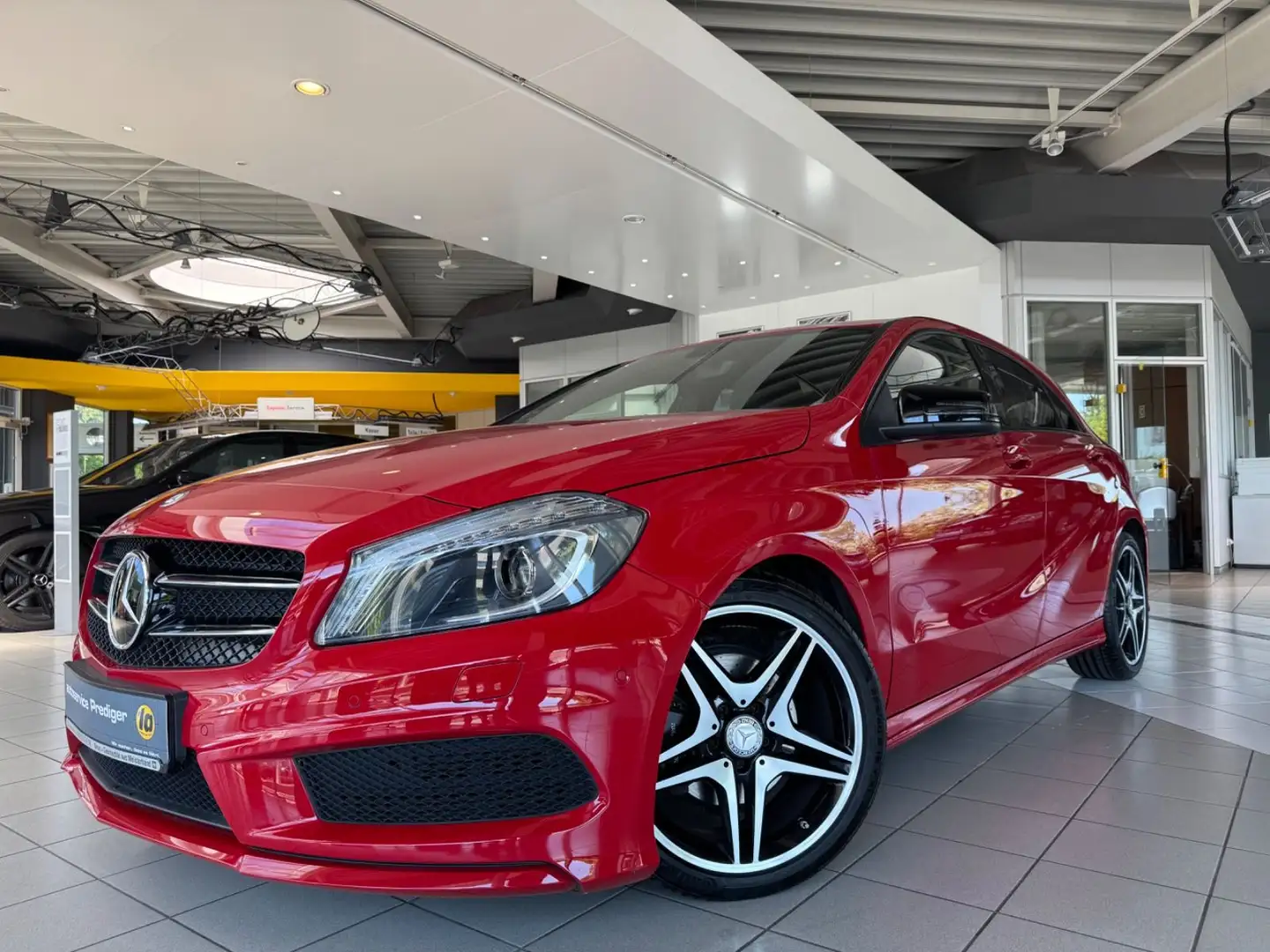 Mercedes-Benz A 180 Night-Paket*Bi-Xenon*AMG*Kamera* Rot - 1