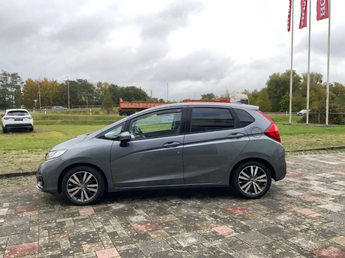 Honda Jazz CVT Elegance 1.3 Navi LED DAB Navi SHZ Keyless Ent Grau - 2