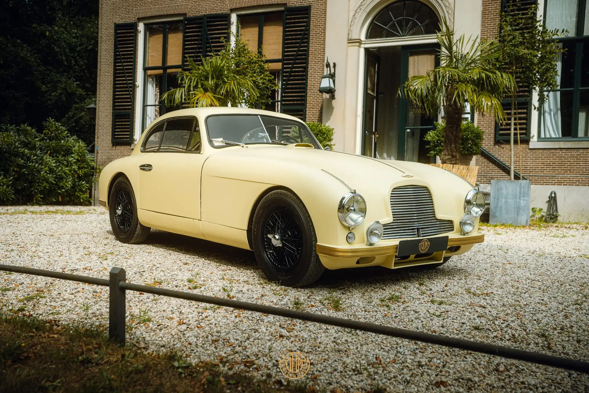 애스턴마틴 DB 2 Vantage 1953 노랑 사진 1