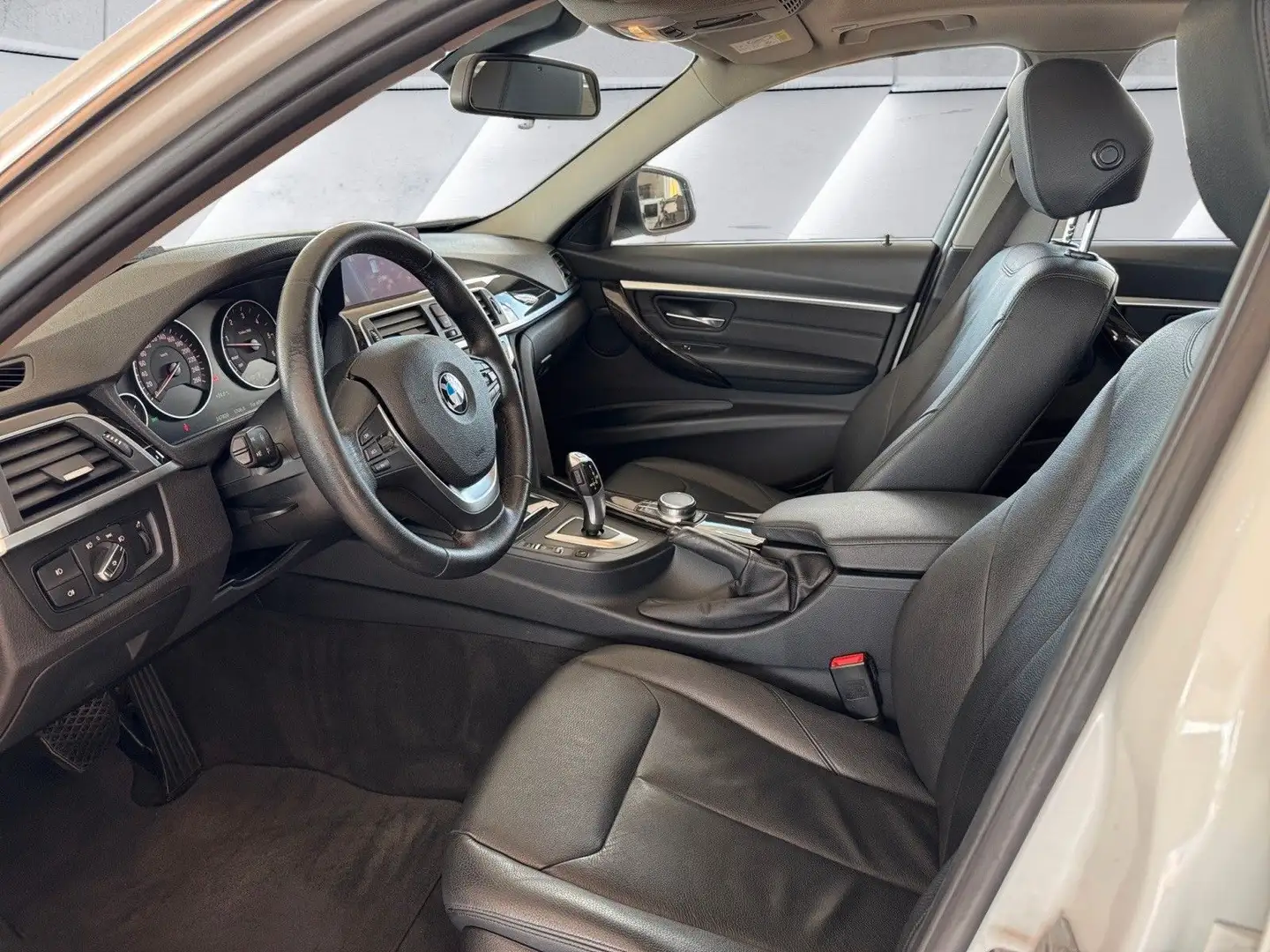 BMW 330 d Touring xDrive Luxury Line/GuterZustand Weiß - 2