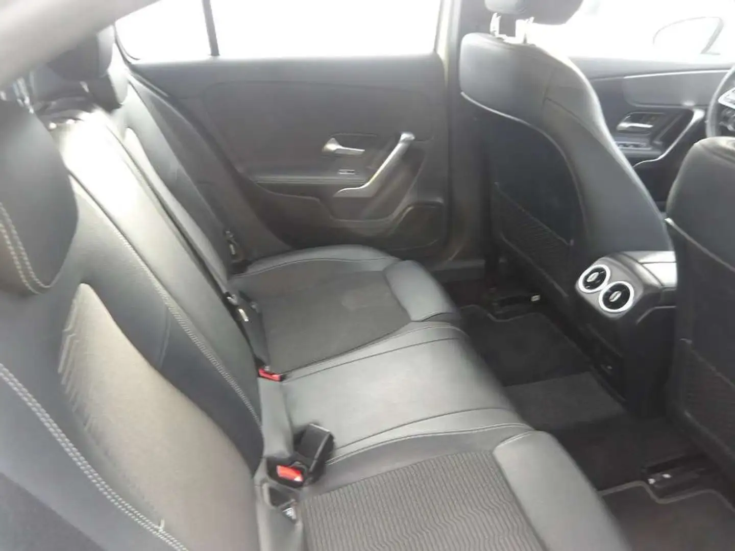 Mercedes-Benz A 180 180CDI Aut. Blanco - 2