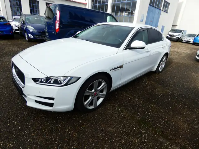 Jaguar XE 20d "Navi"