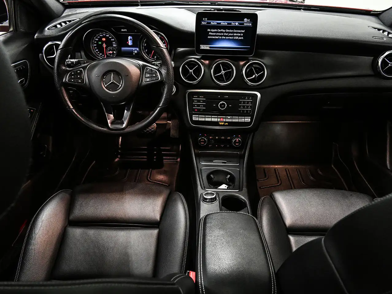 Mercedes-Benz GLA снимка Mercedes-Benz GLA