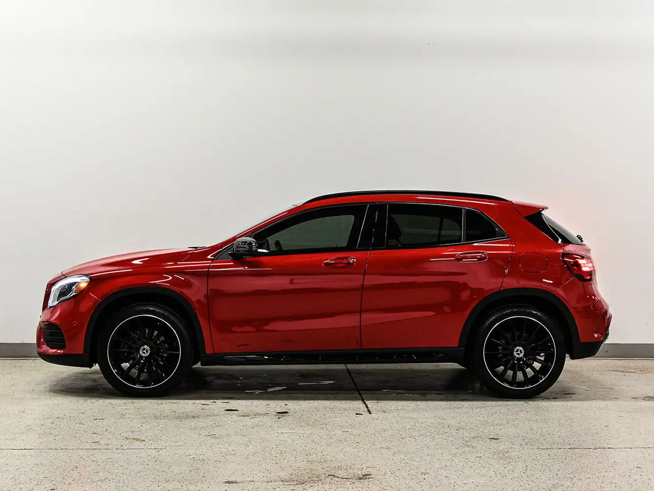 Mercedes-Benz GLA снимка Mercedes-Benz GLA