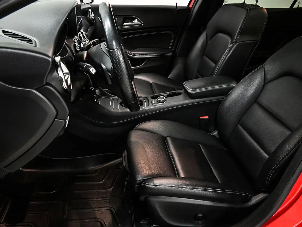 Mercedes-Benz GLA снимка Mercedes-Benz GLA