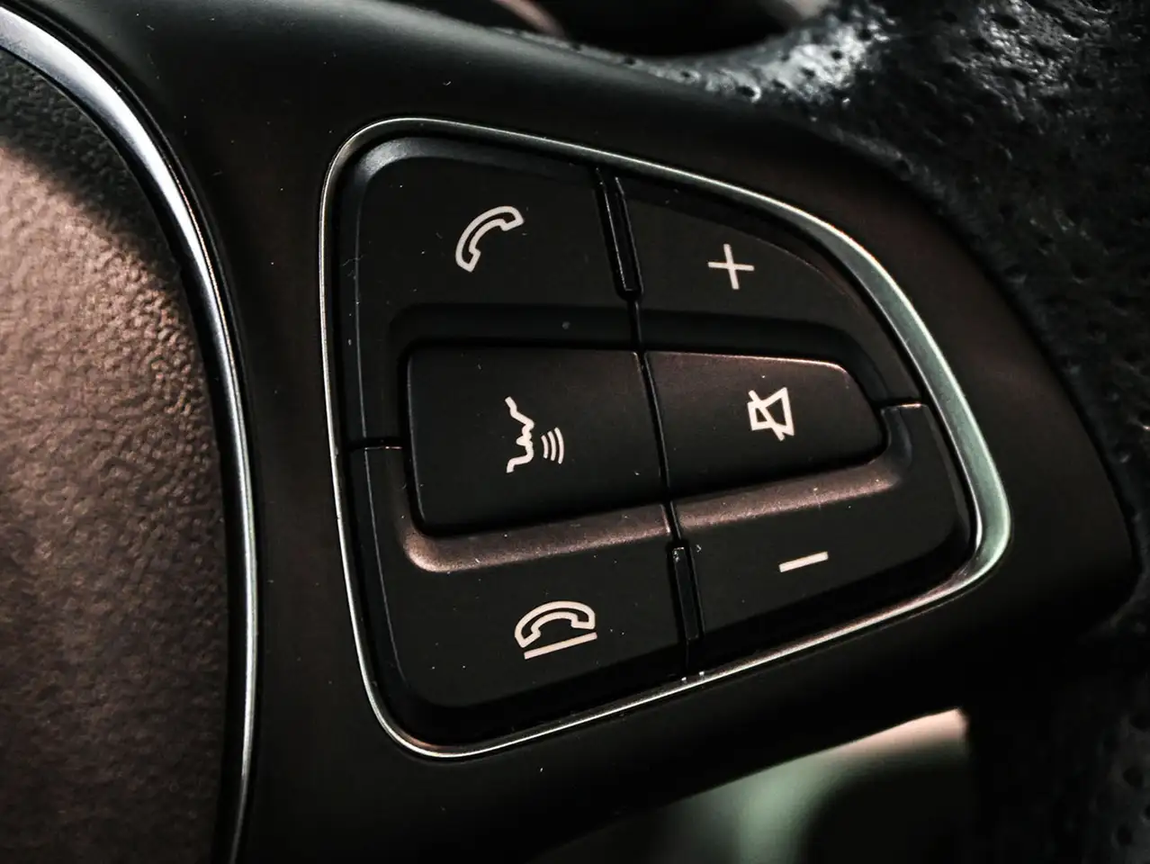 Mercedes-Benz GLA снимка Mercedes-Benz GLA