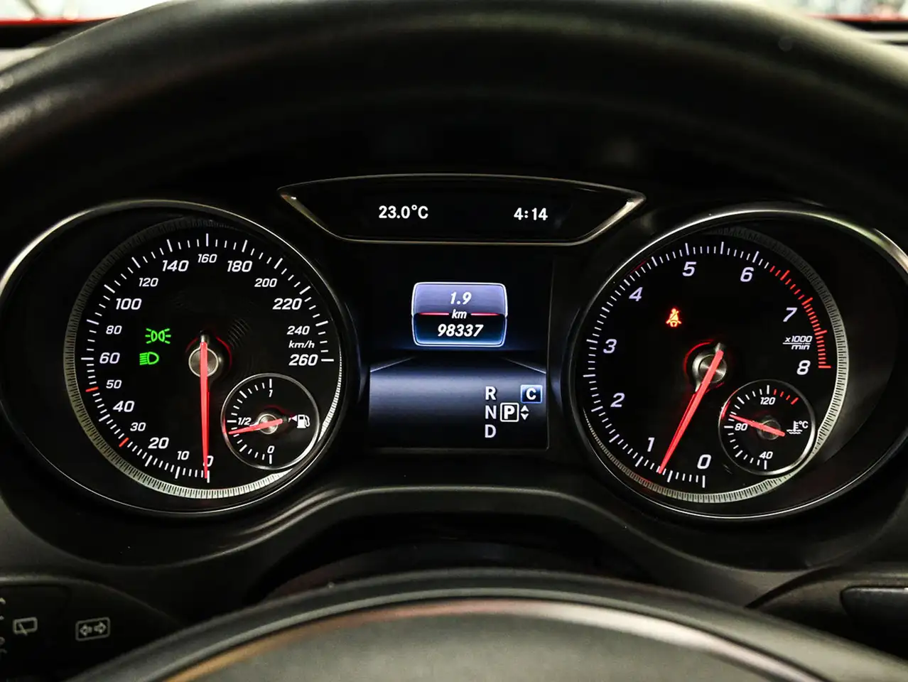 Mercedes-Benz GLA снимка Mercedes-Benz GLA