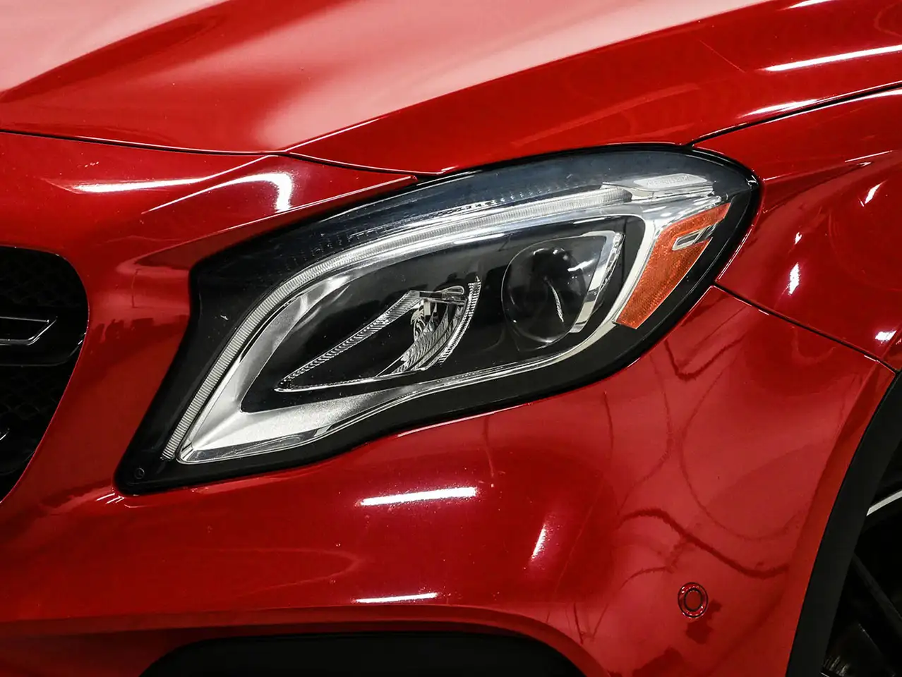 Mercedes-Benz GLA снимка Mercedes-Benz GLA