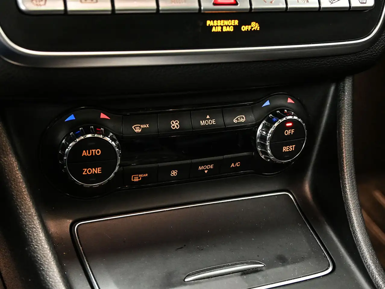 Mercedes-Benz GLA снимка Mercedes-Benz GLA