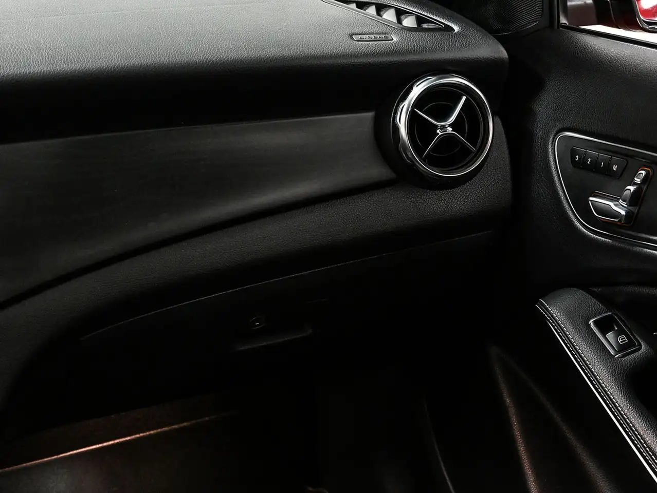 Mercedes-Benz GLA снимка Mercedes-Benz GLA