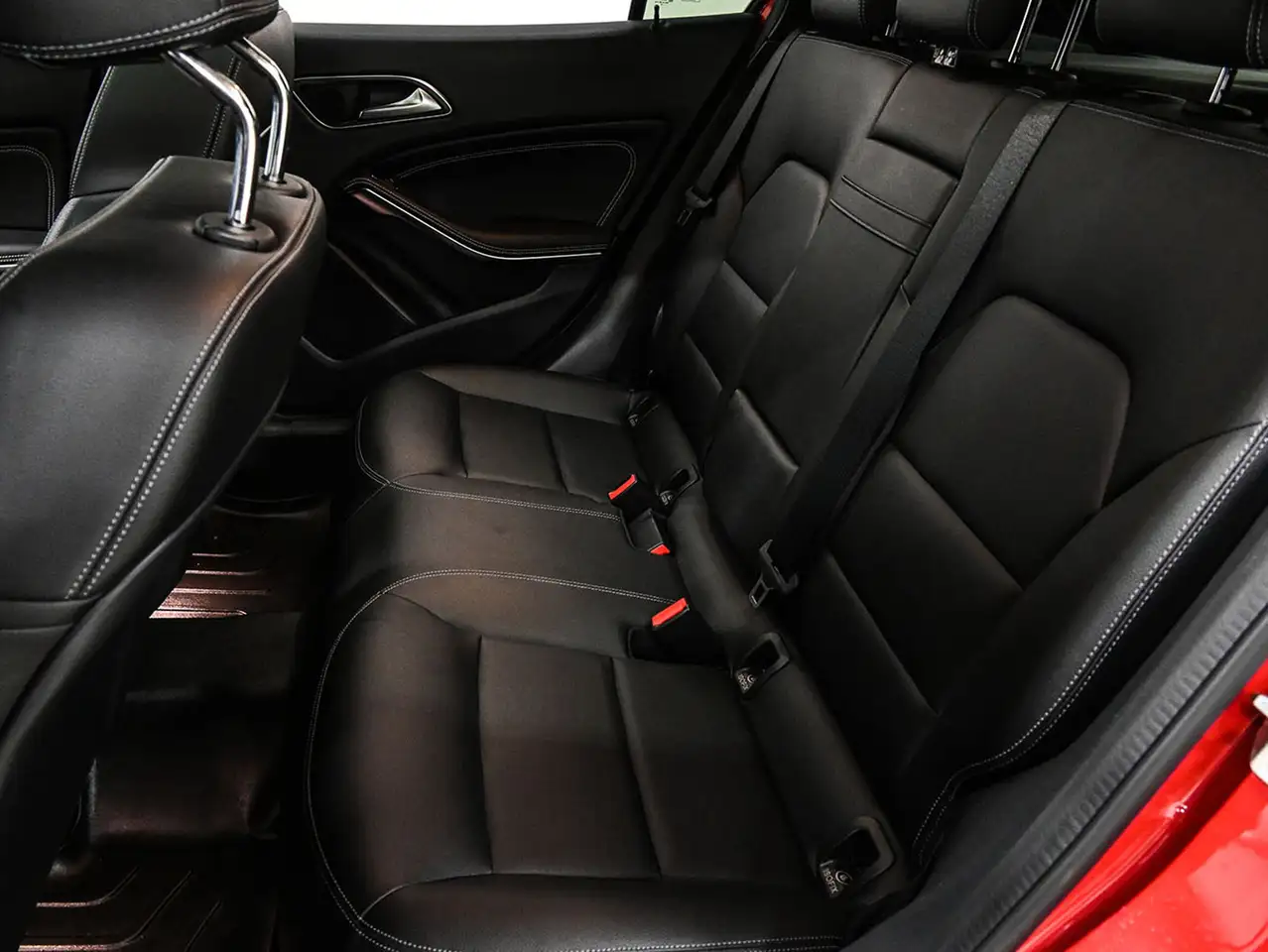 Mercedes-Benz GLA снимка Mercedes-Benz GLA
