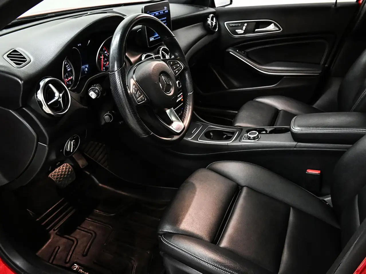 Mercedes-Benz GLA снимка Mercedes-Benz GLA
