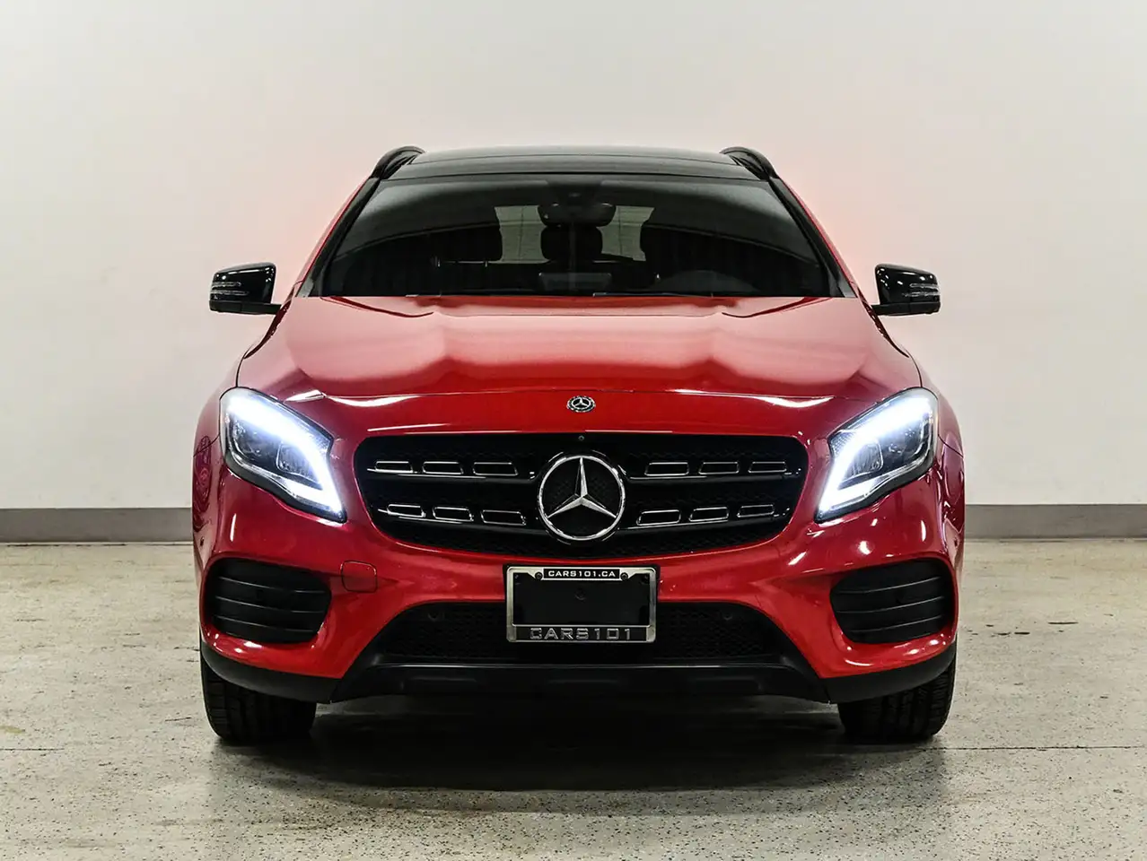 Mercedes-Benz GLA снимка Mercedes-Benz GLA
