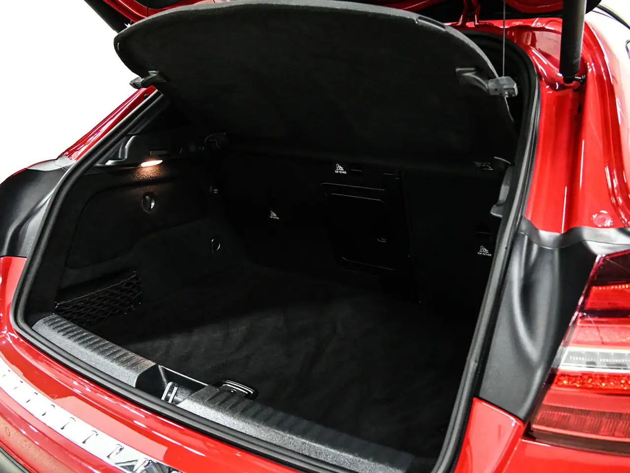 Mercedes-Benz GLA снимка Mercedes-Benz GLA