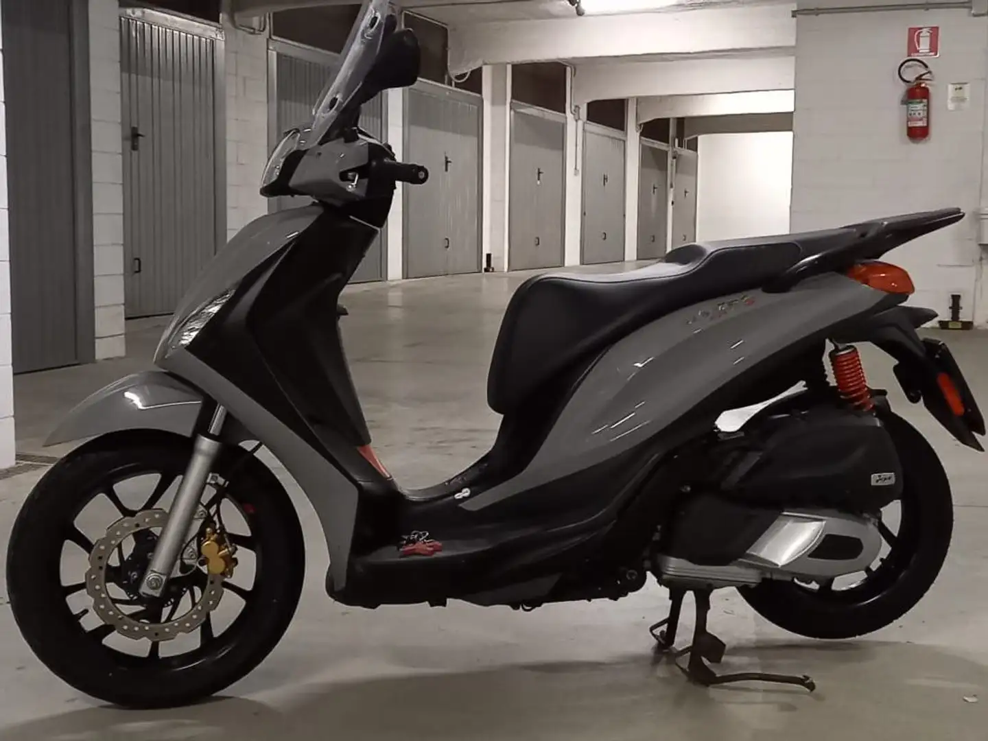Piaggio Medley 150 Gris - 2